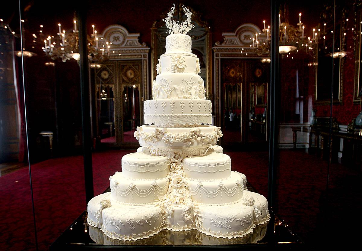 LOUIS XIV CAKE AND WEDDING