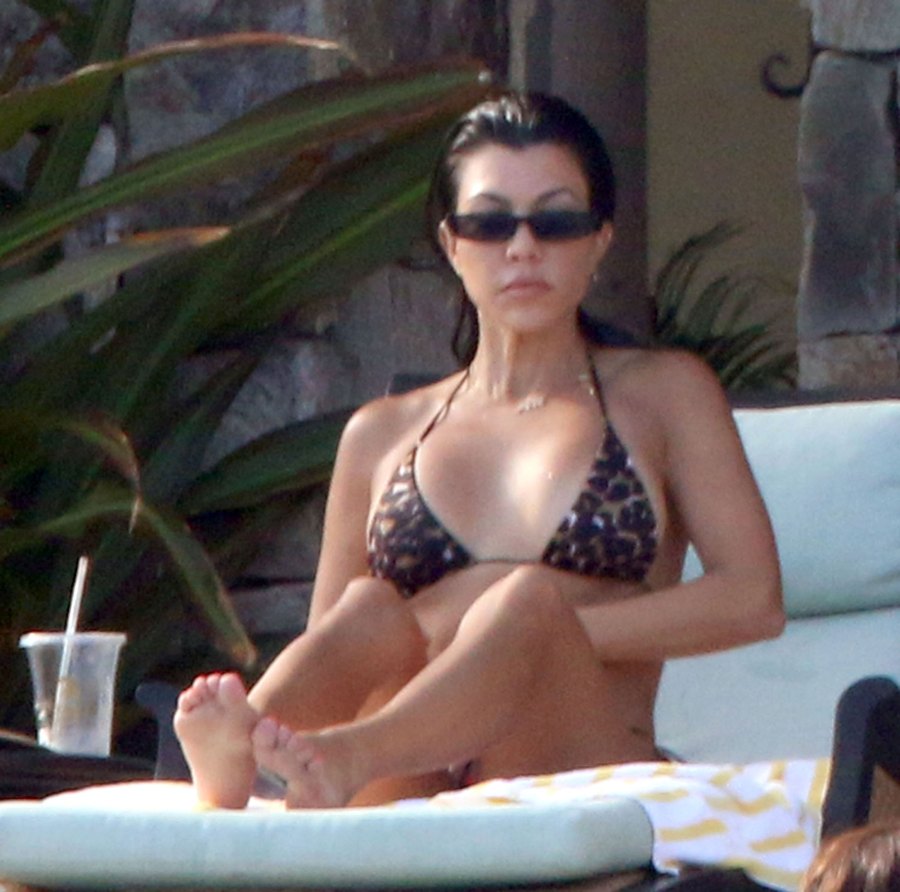 Kourtney Kardashian Shows Off Toned Bikini Body In Mexico 2619