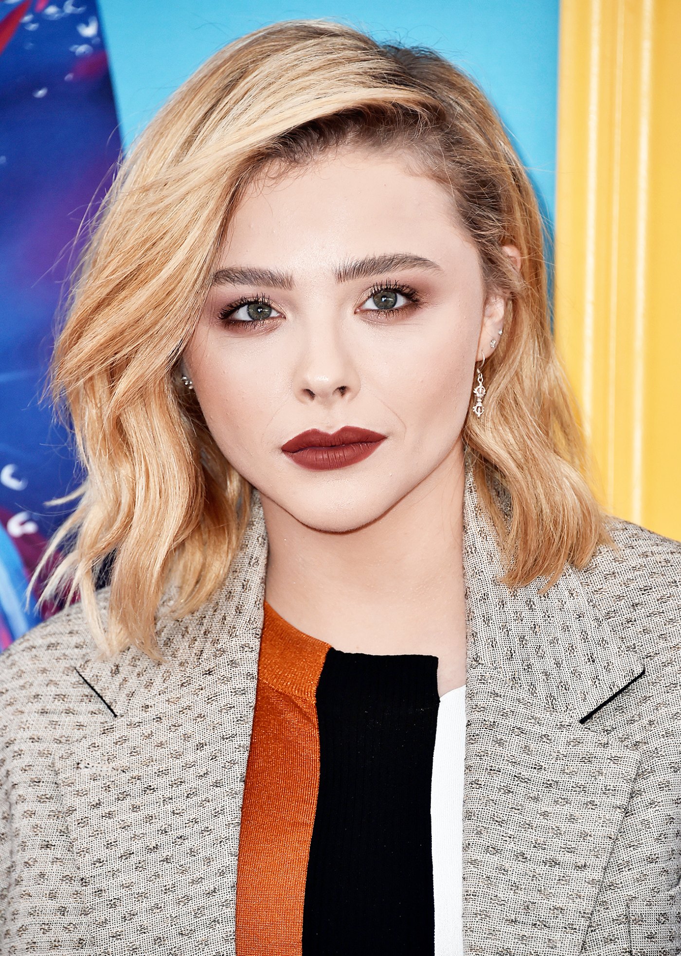 Chloe Grace Moretzs Rich Red Beauty Look Makeup Artist How To Us Weekly 