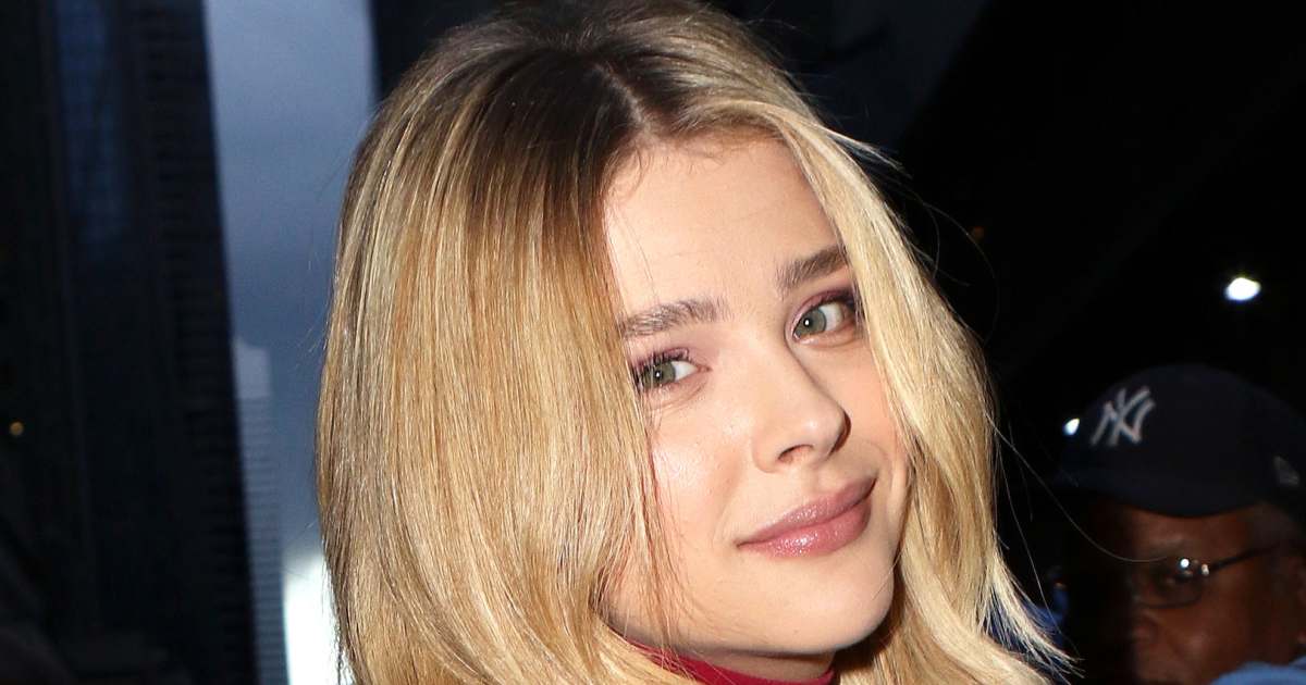 Chloe Grace Moretz Wears Pink Makeup Red Dress To The Late Show Us Weekly 