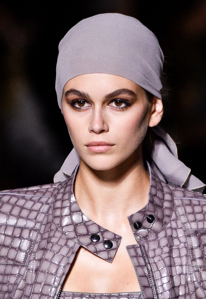 Get Gigi Hadid Kaia Gerbers Nyfw Tom Ford Ss19 Smokey Eye