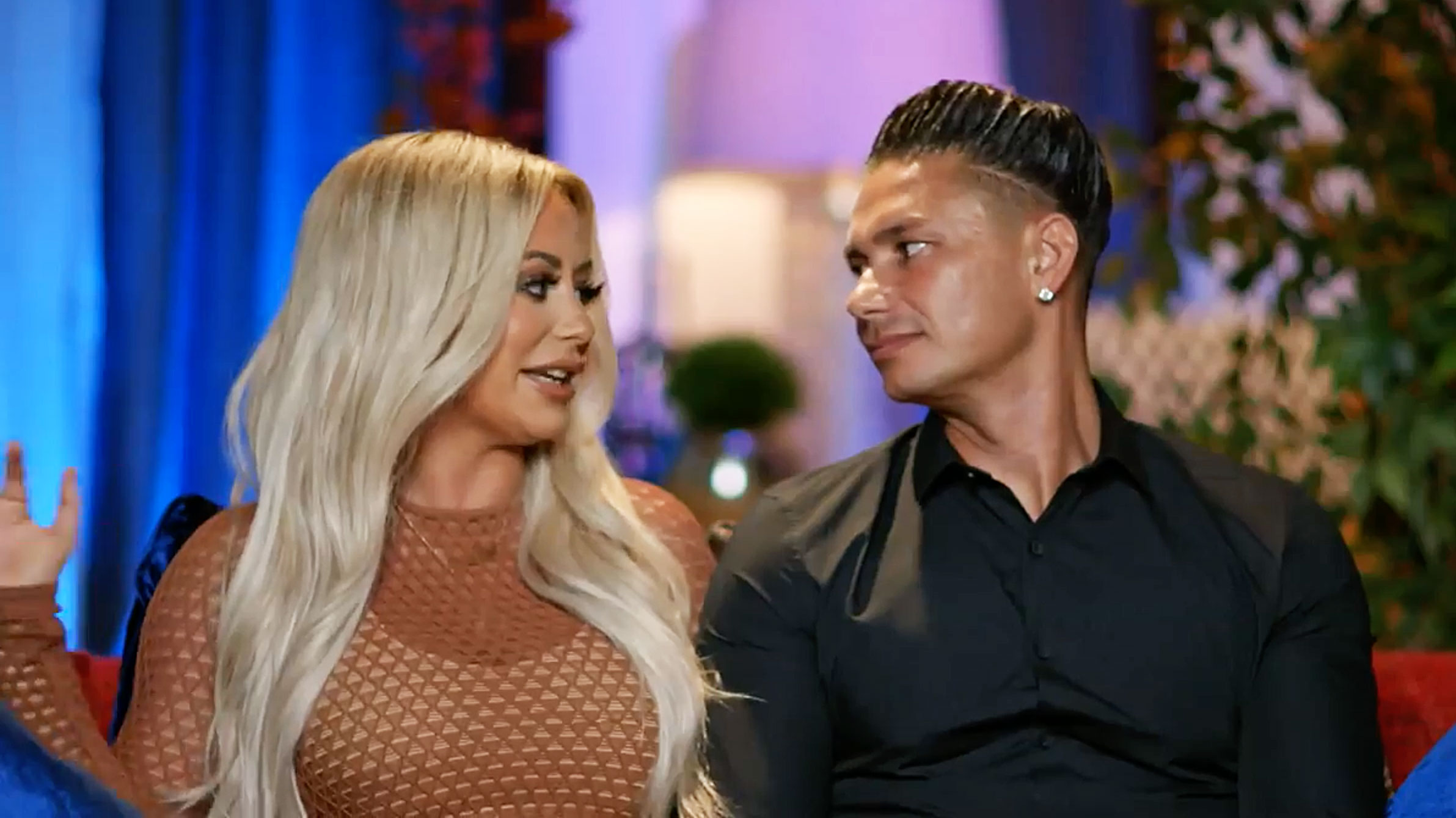 Aubrey O Day Recalls Having Sex With Pauly D On A Plane