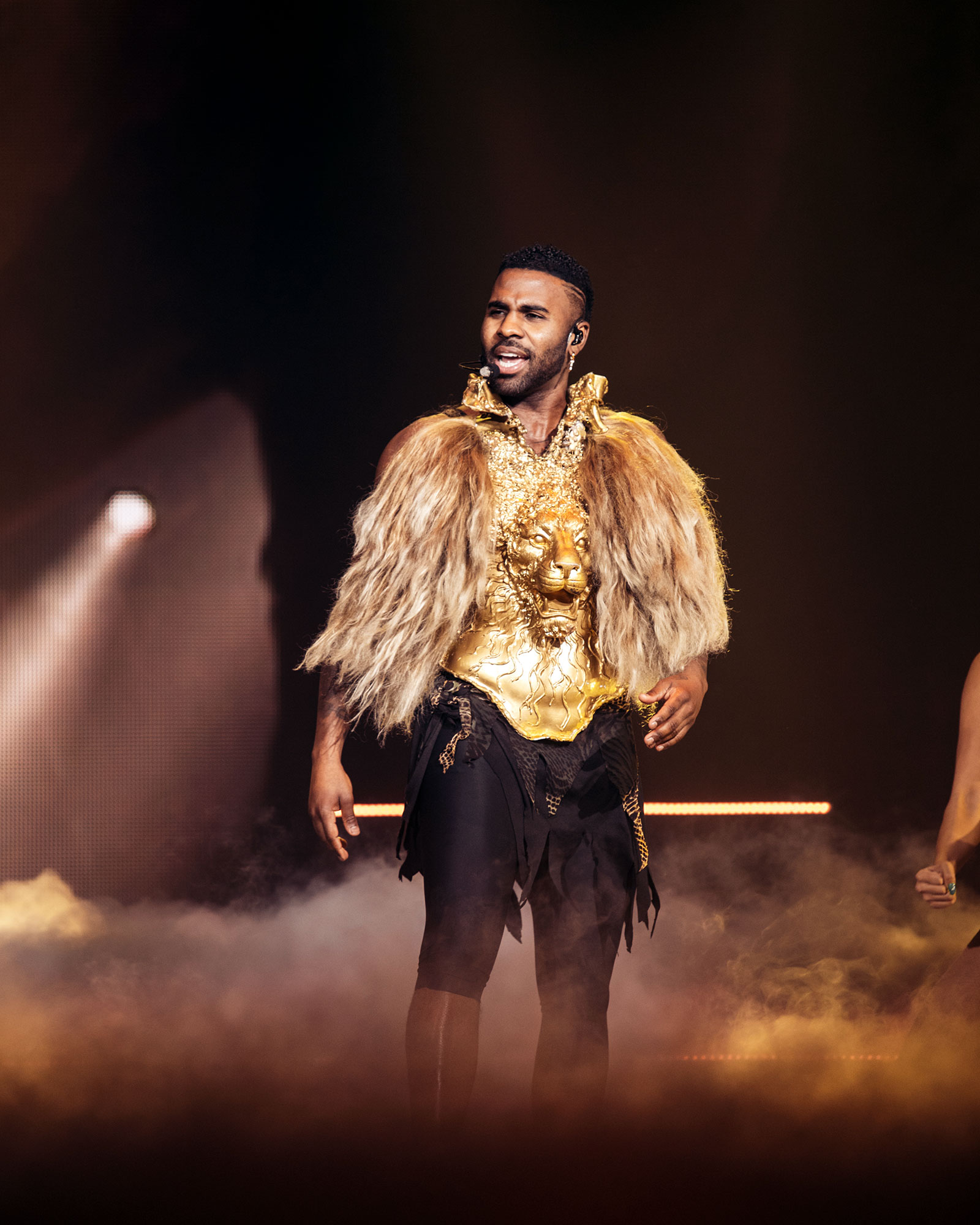 Jason Derulo Performs for Fans Despite Canceled Concert