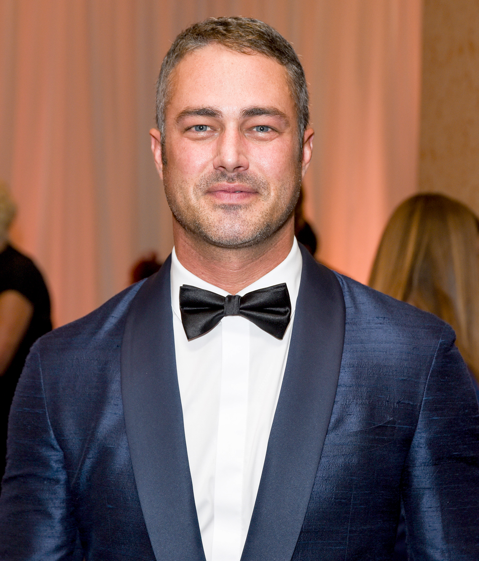 taylor kinney dating who