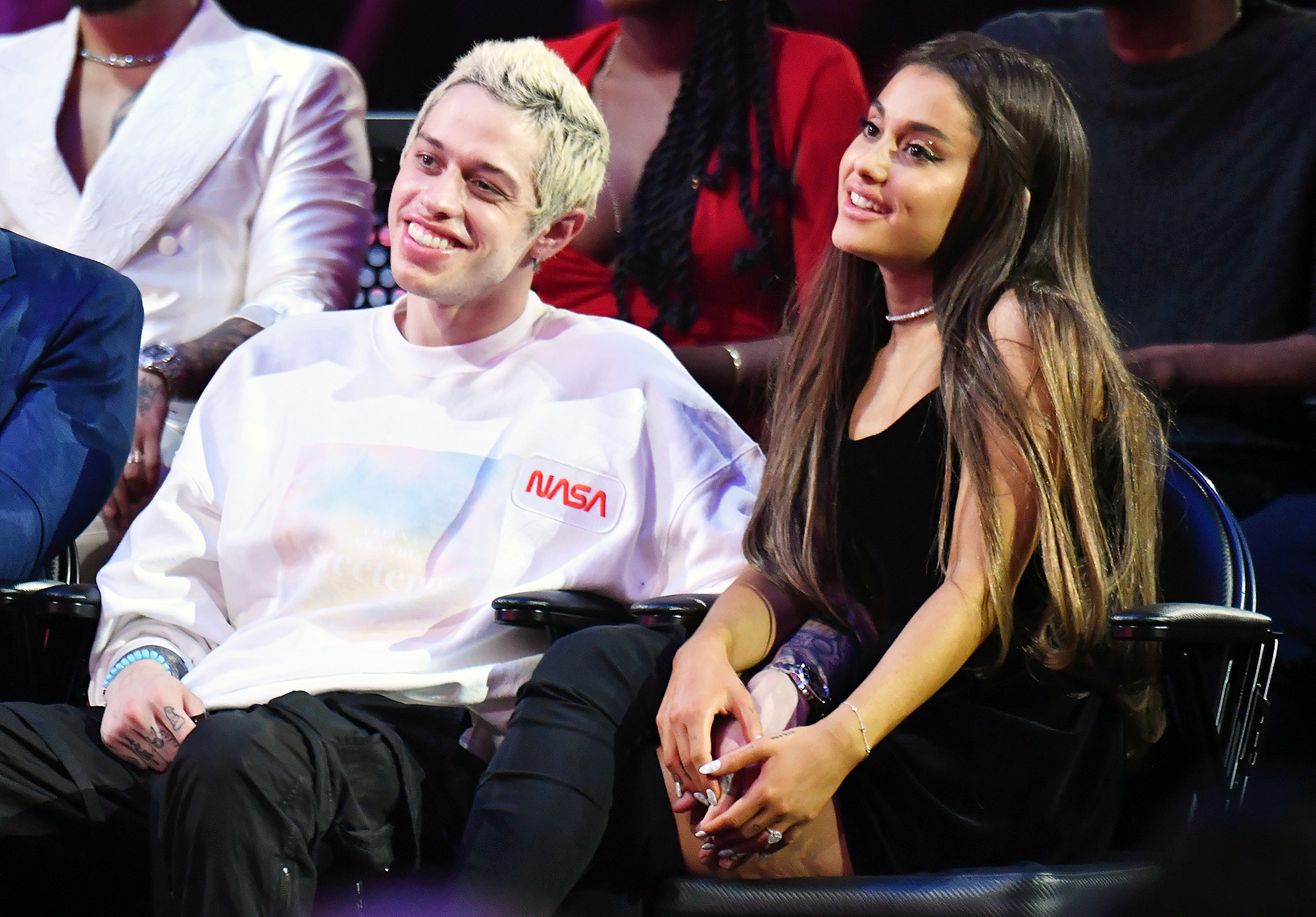 Pete Davidson dan Ariana Grande menghadiri 2018 MTV Video Music Awards 