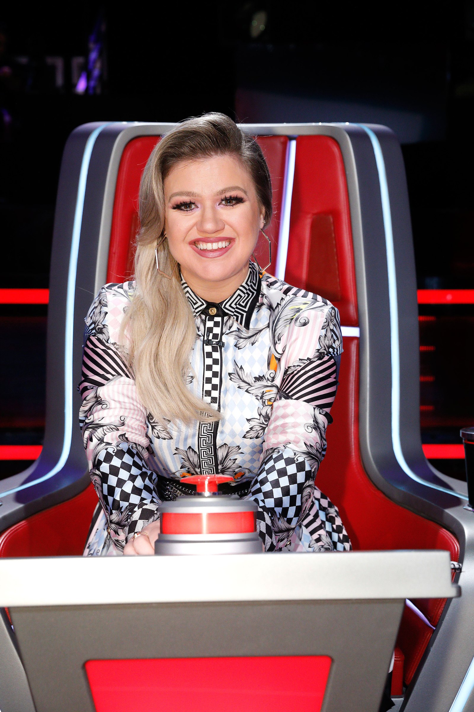 Kelly Clarkson Looks Slim and Happy on The Voice Season 15