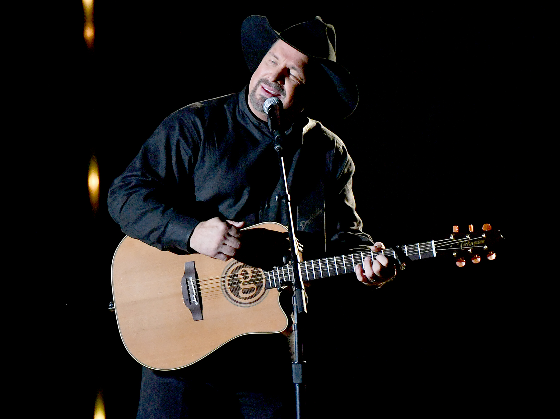 garth brooks song about older woman