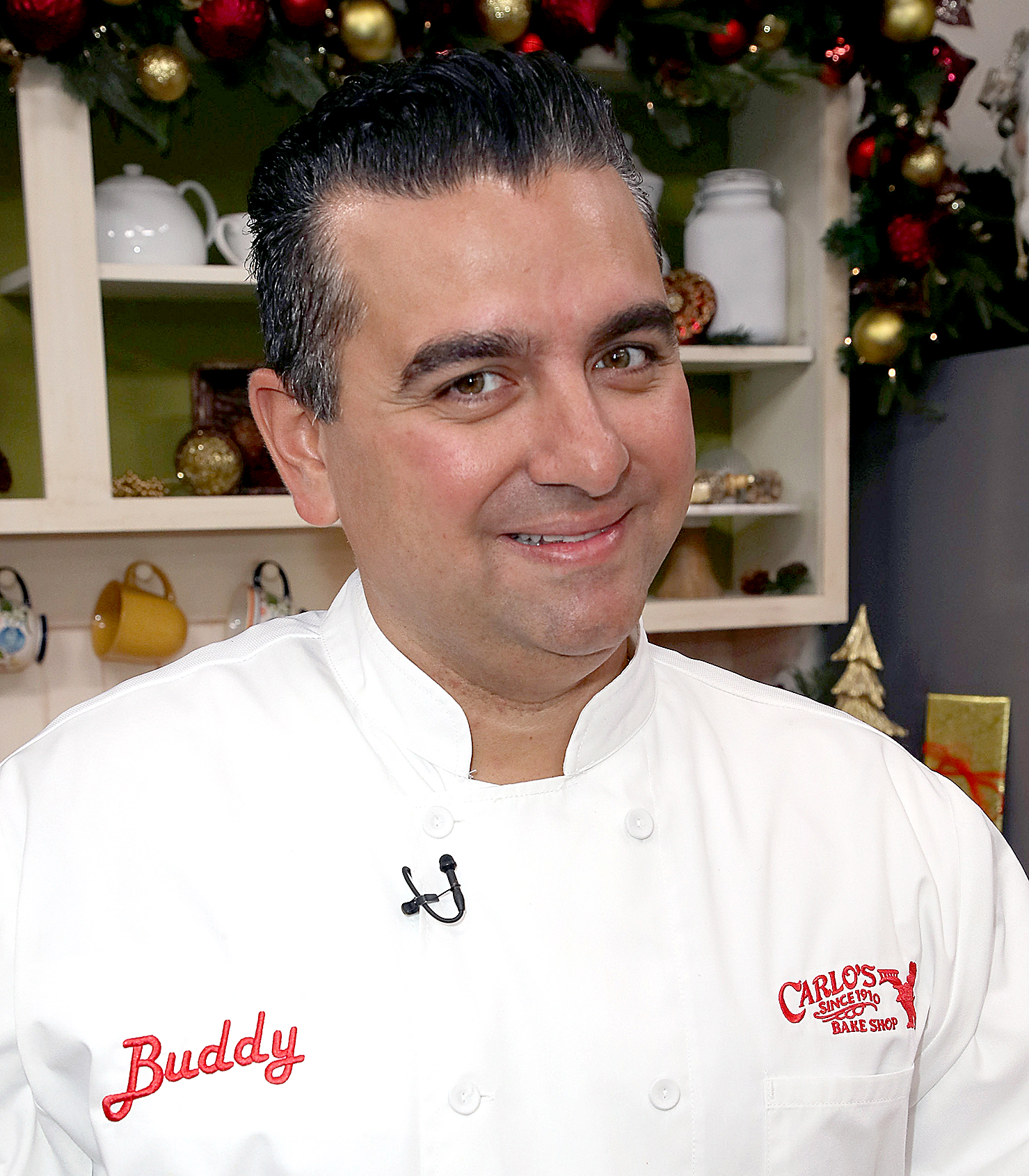 Cooking Italian with the Cake Boss: Family Favorites as Only Buddy Can  Serve Them Up: Valastro, Buddy: 9781451674309: Amazon.com: Books