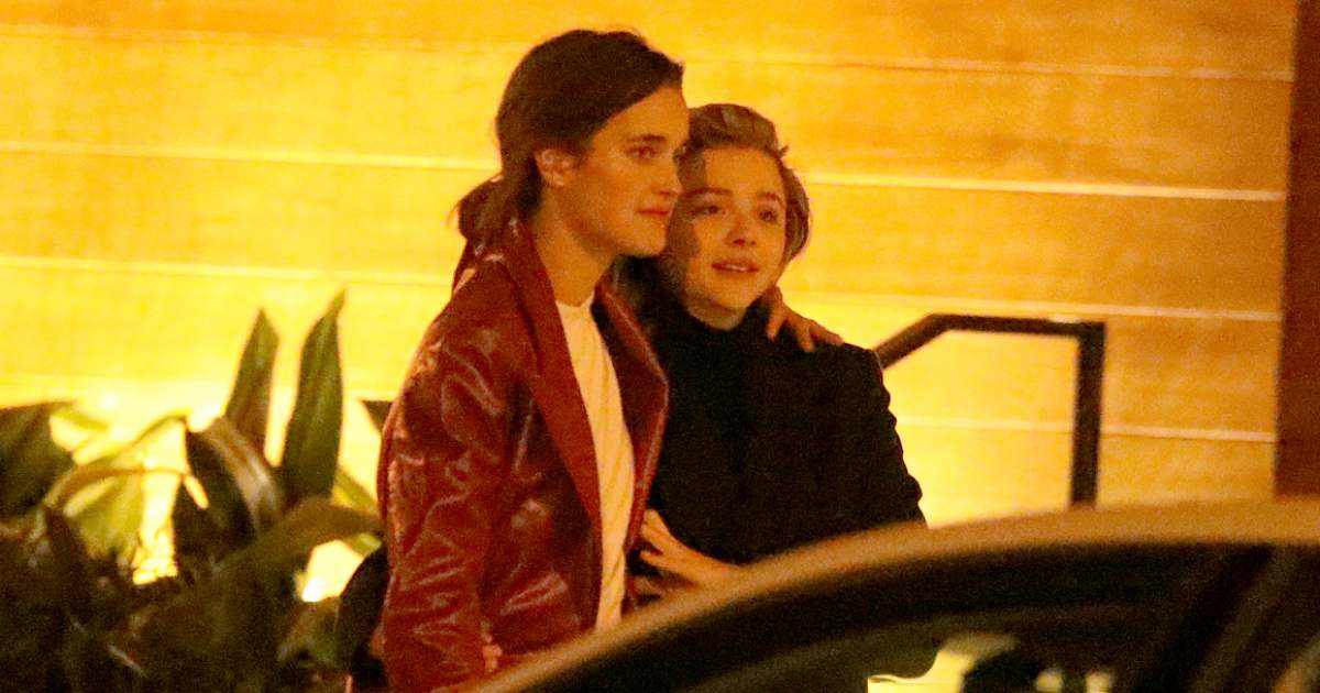 chloe grace moretz and kate harrison take selfies with fans at the
