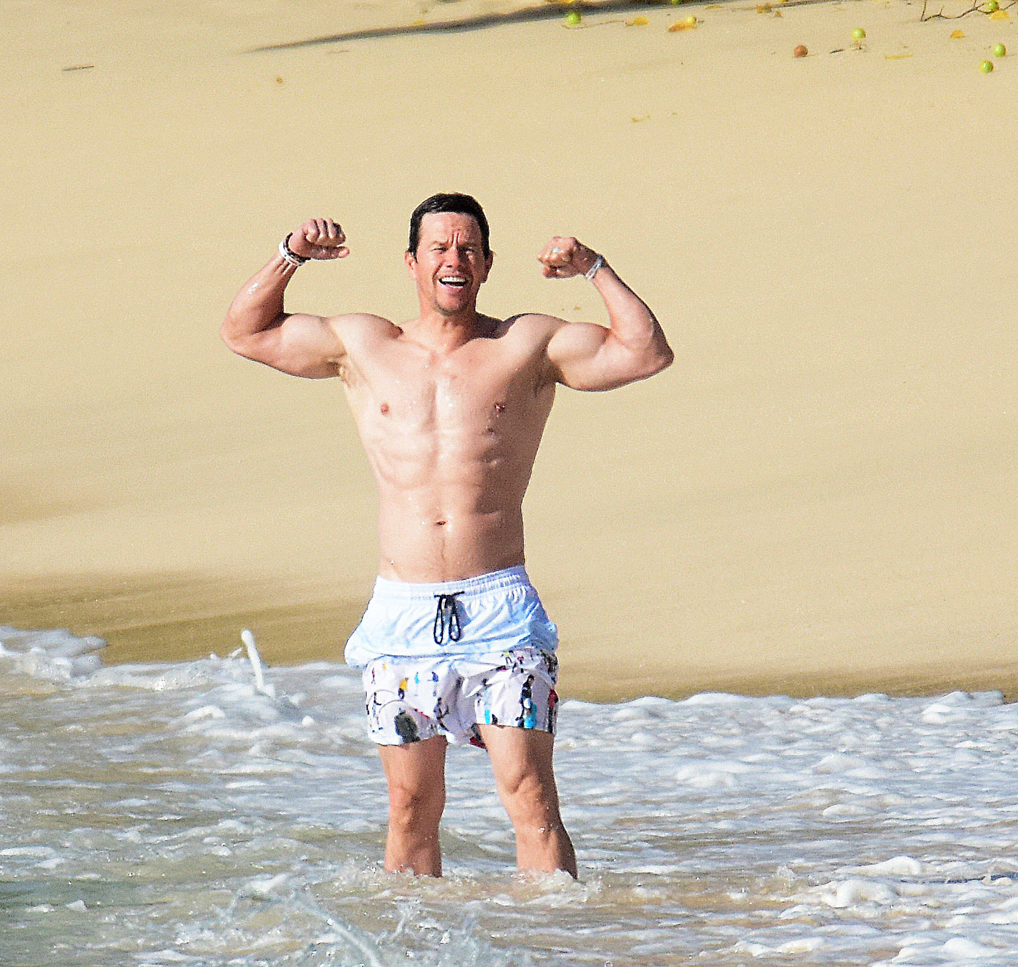 Mark Wahlberg Flexes His Muscles On Vacation With Family