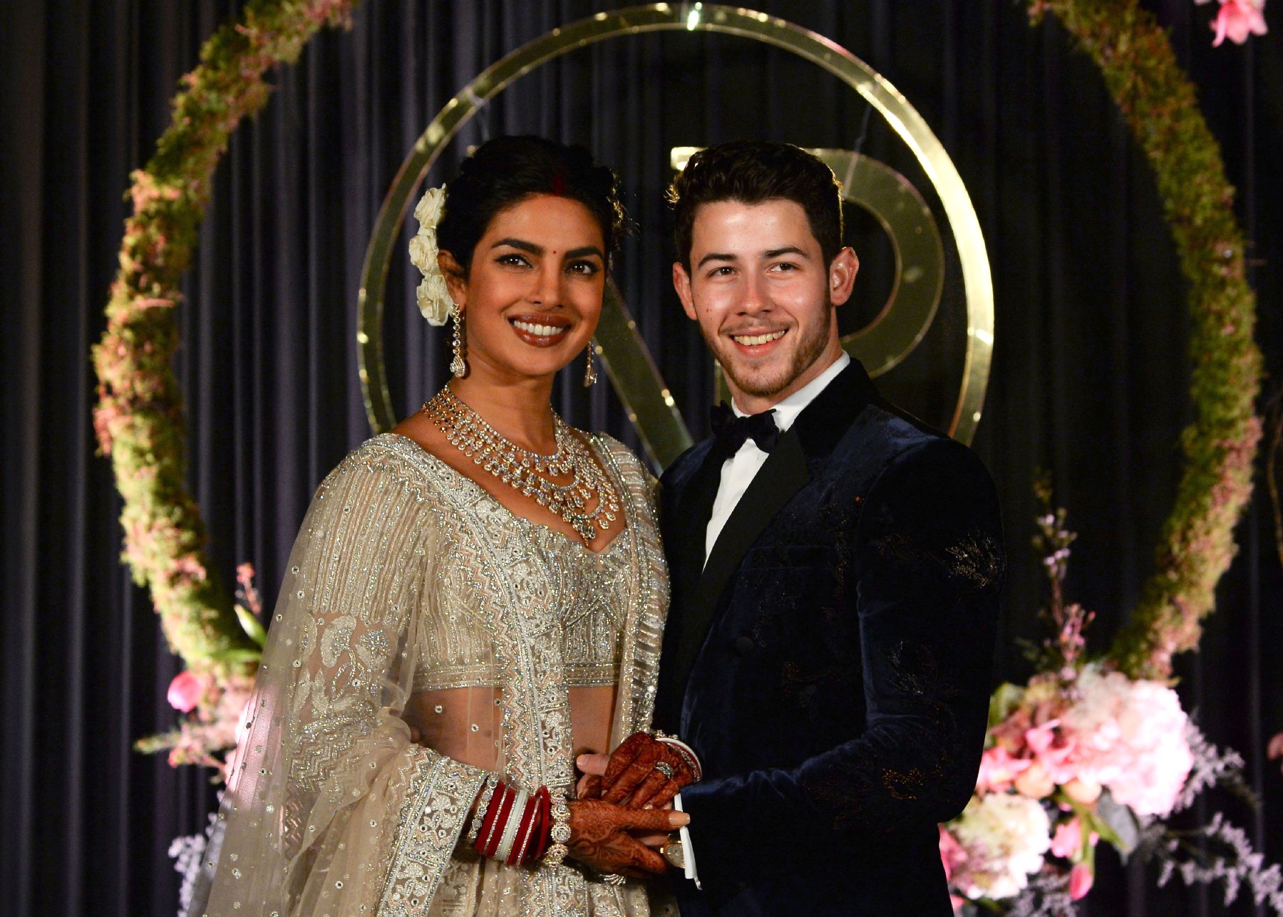 Priyanka Chopra Adds Jonas To Her Name On Instagram Post Wedding Us Weekly