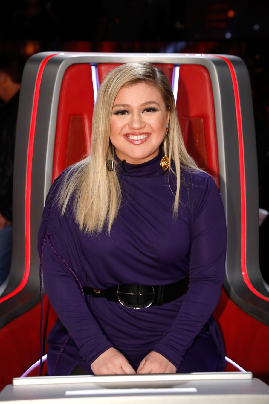 Kelly Clarkson Looks Slim and Happy on The Voice Season 15