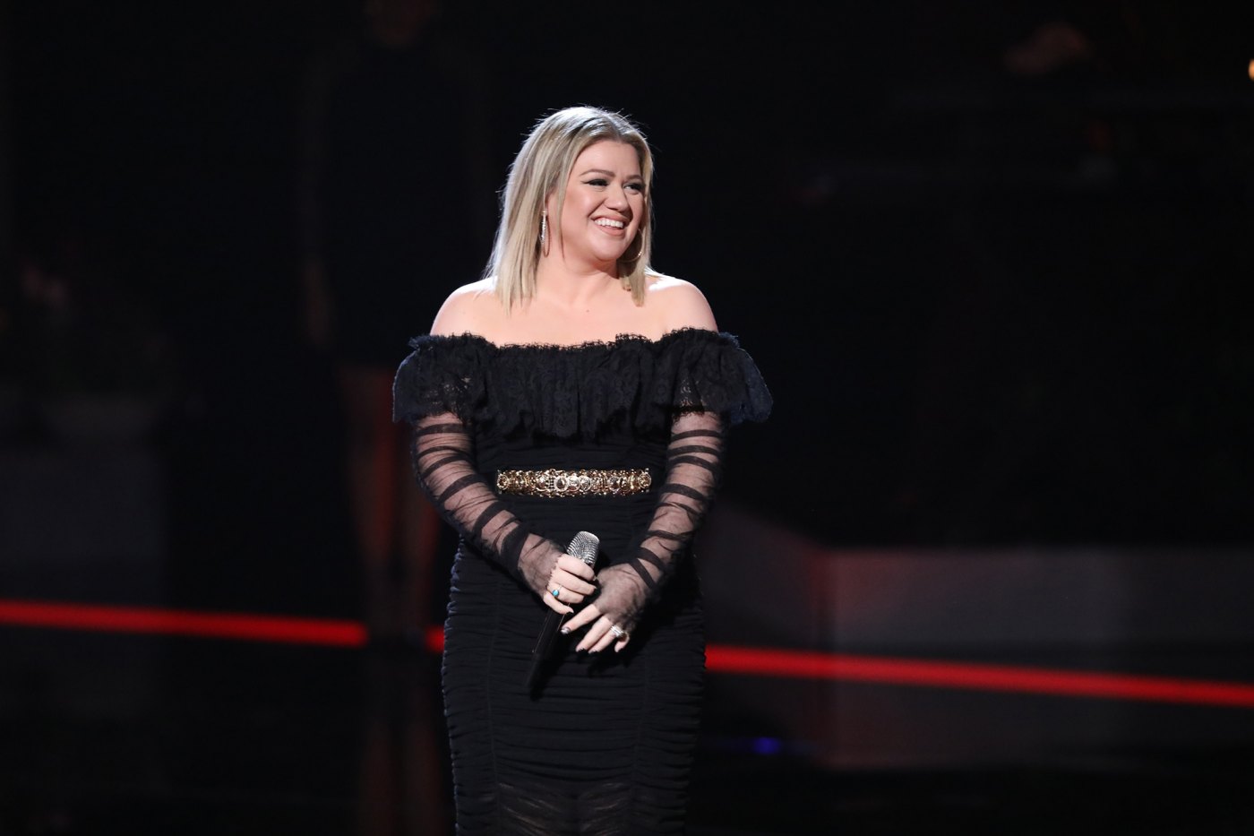 Kelly Clarkson Looks Slim and Happy on The Voice Season 15