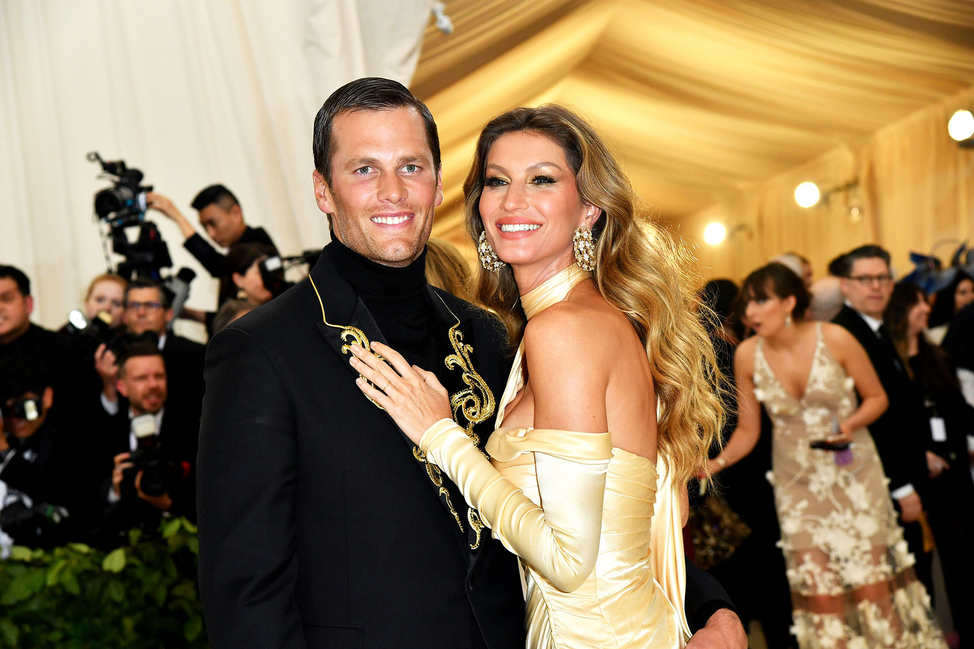 Gisele Bündchen congratulates husband Tom Brady on playoff win - The Boston  Globe