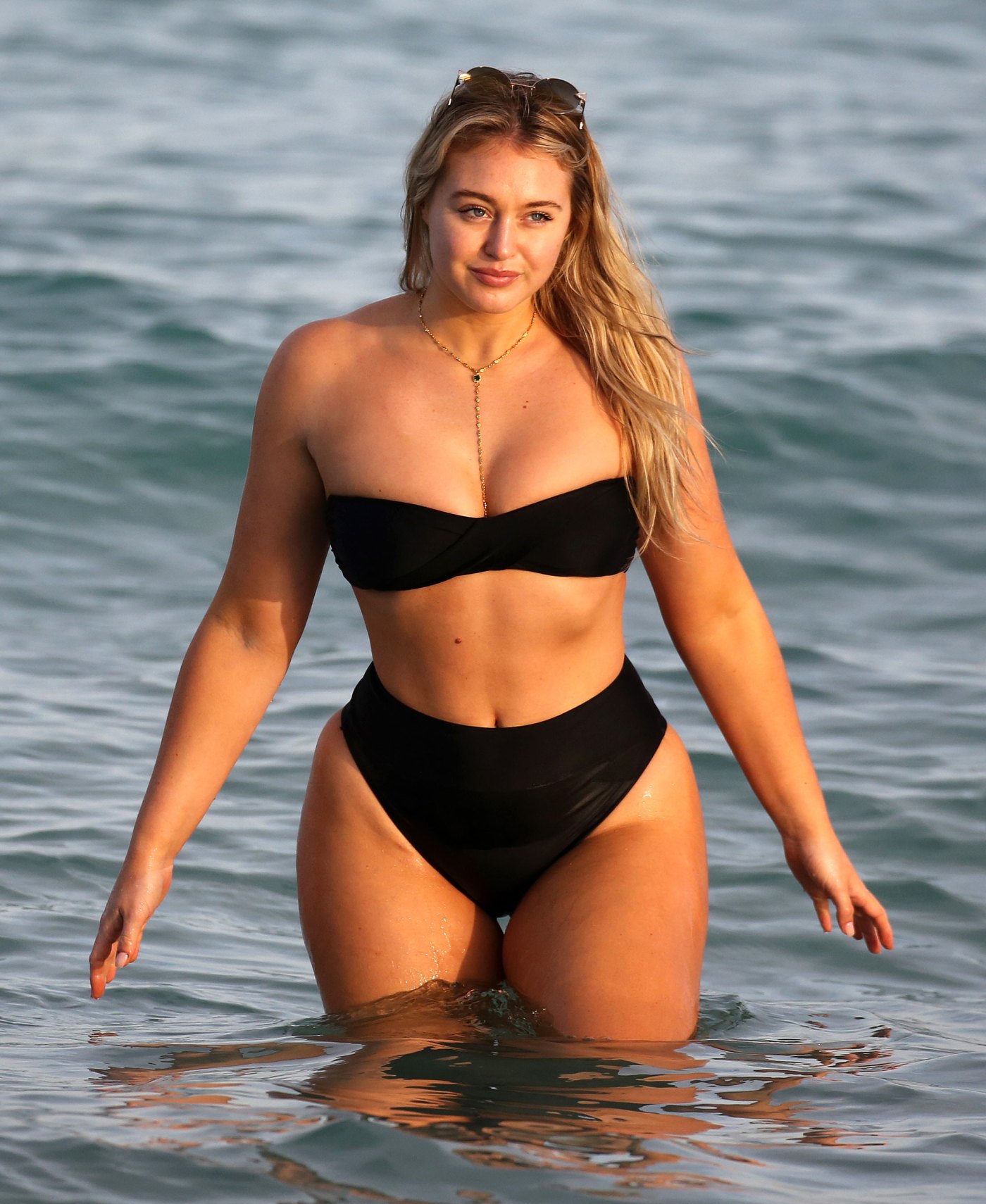 Aerie Model Iskra Lawrence How To Feel Confident In A Bikini Usweekly