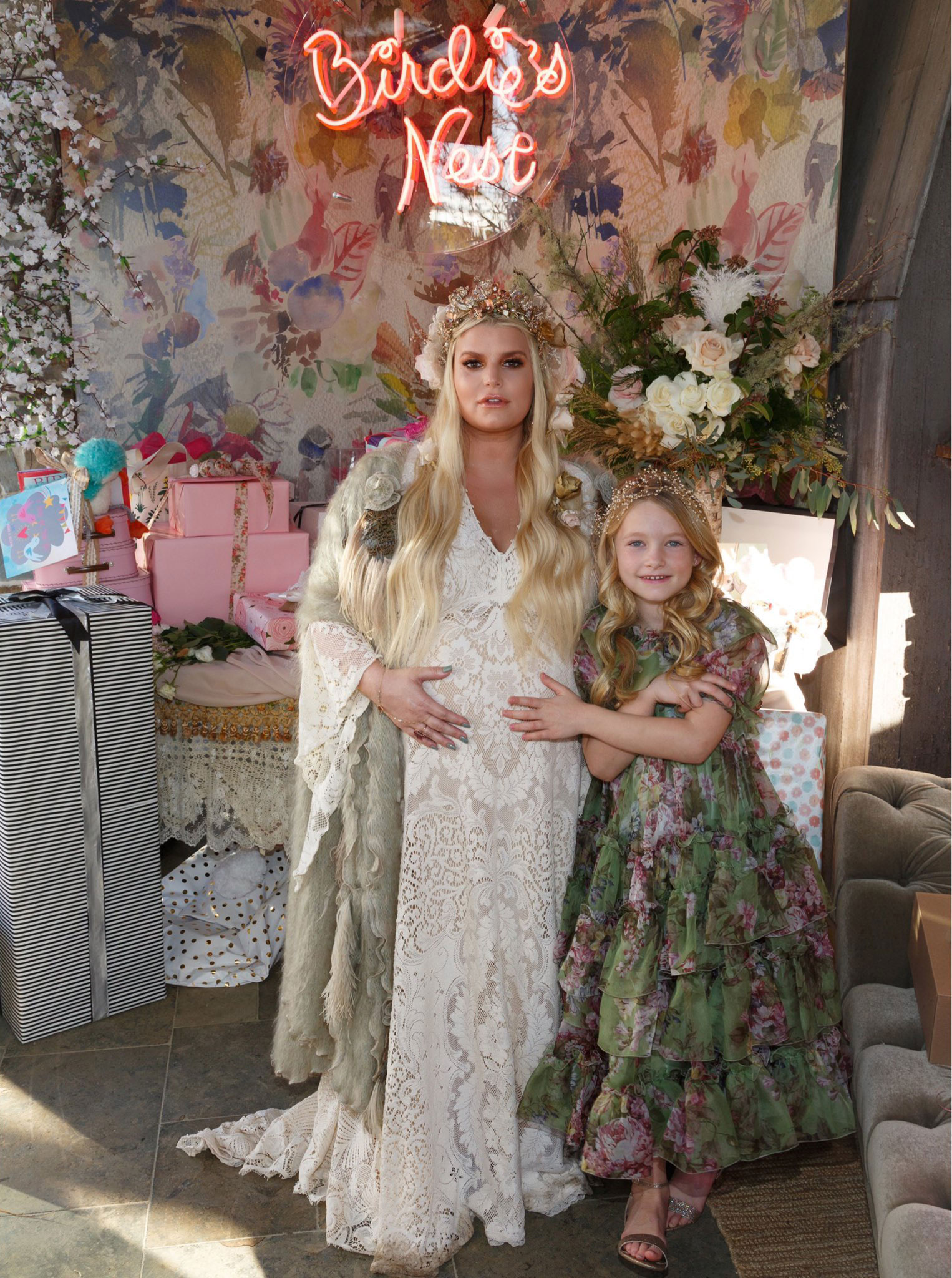 Jessica Simpson Sells Baby Photos for $800,000, Launches Maternity Clothing  Line