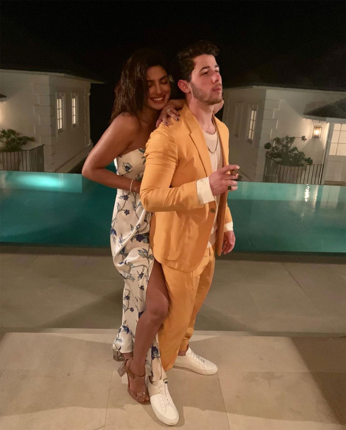 Priyanka Chopra and Nick Jonas Wedding Anniversary: 8 Bold Photos of the  Power Couple That Are Too Hot to Handle!