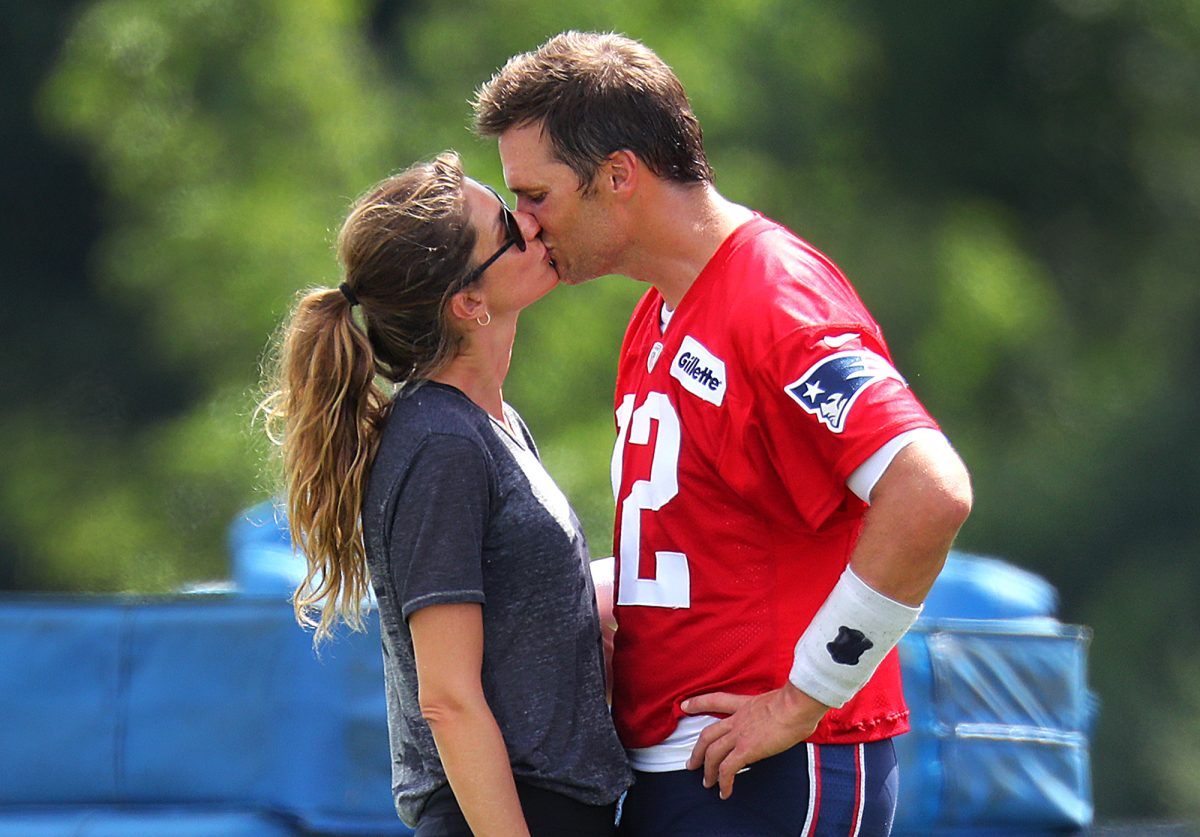 Tom Brady celebrates SIX Super Bowl championship rings then poses with  Gisele Bündchen