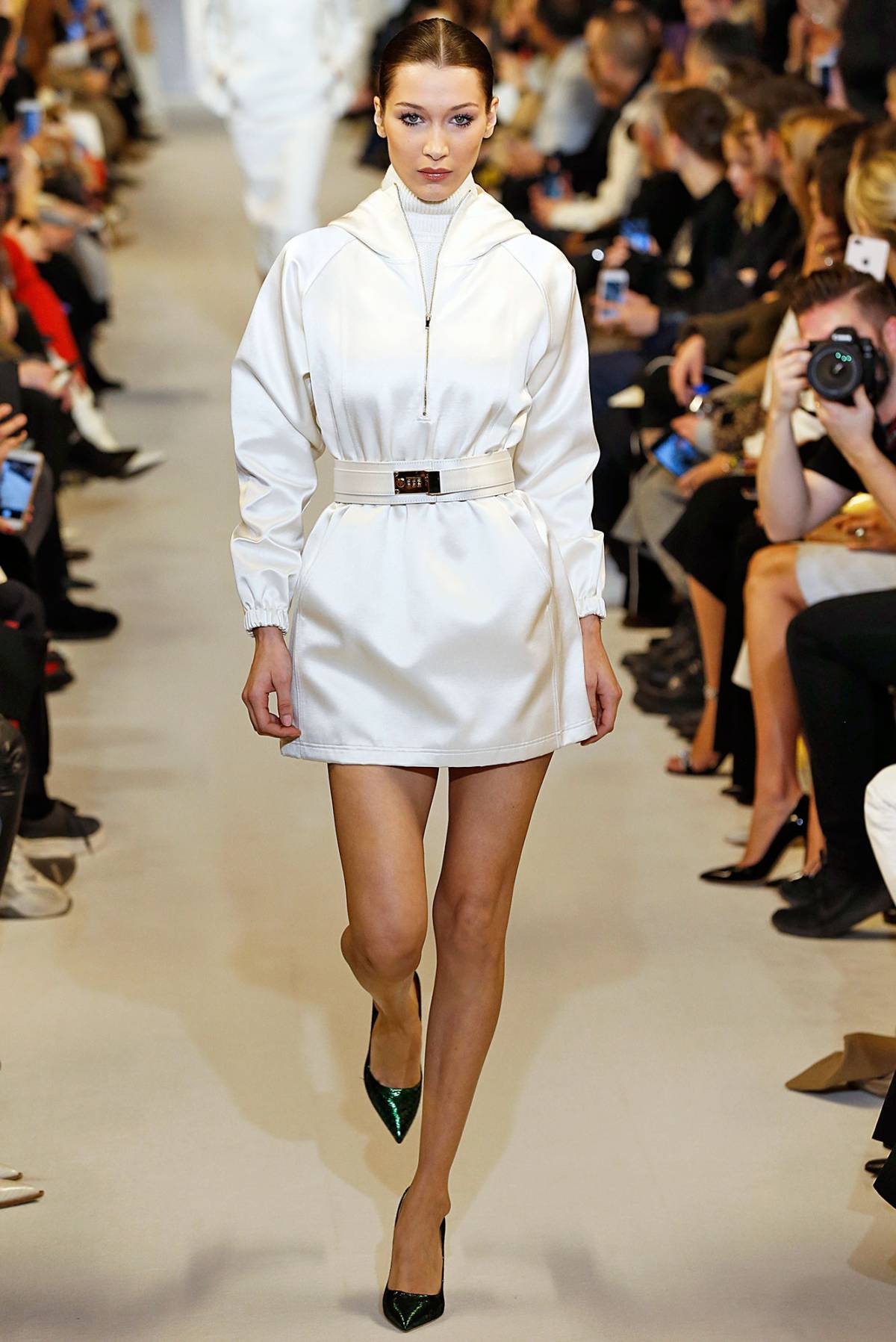 Style Steal: Bella Hadid's Catwalk Beyond The Catwalk - Voir Fashion