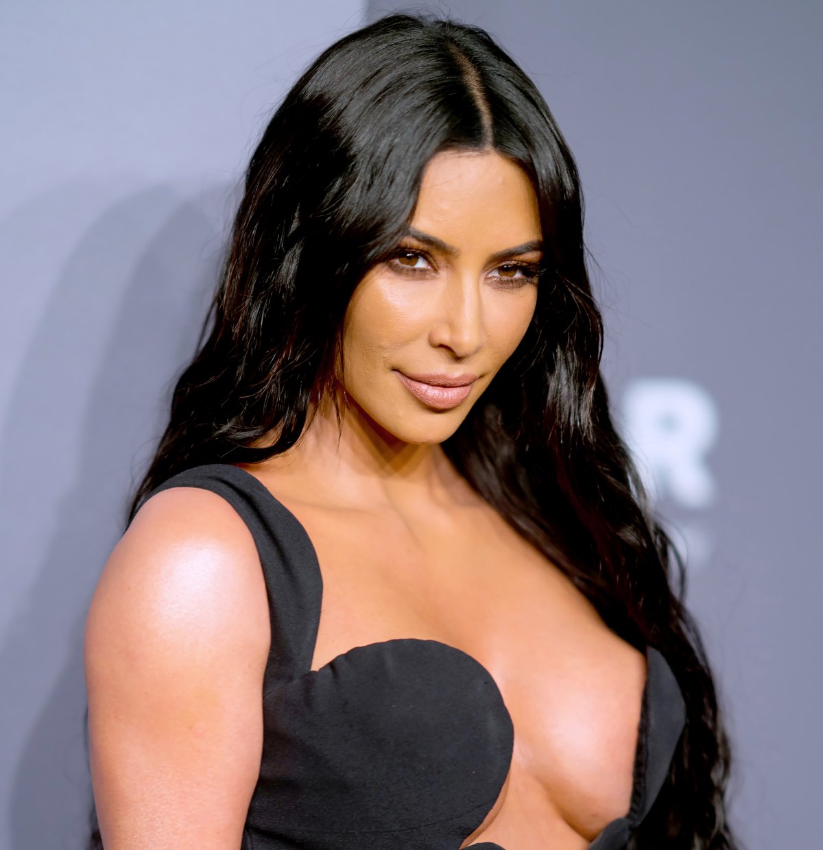 Kim Kardashian Shows Psoriasis Tries Herbal Treatment Phototherapy
