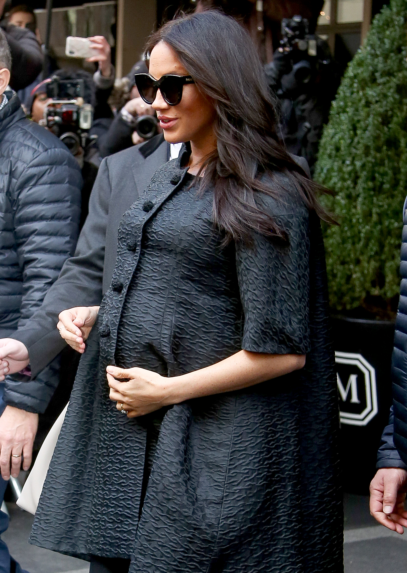 Pregnant Meghan Markle Steps Out In Nyc Before Baby Shower Pics