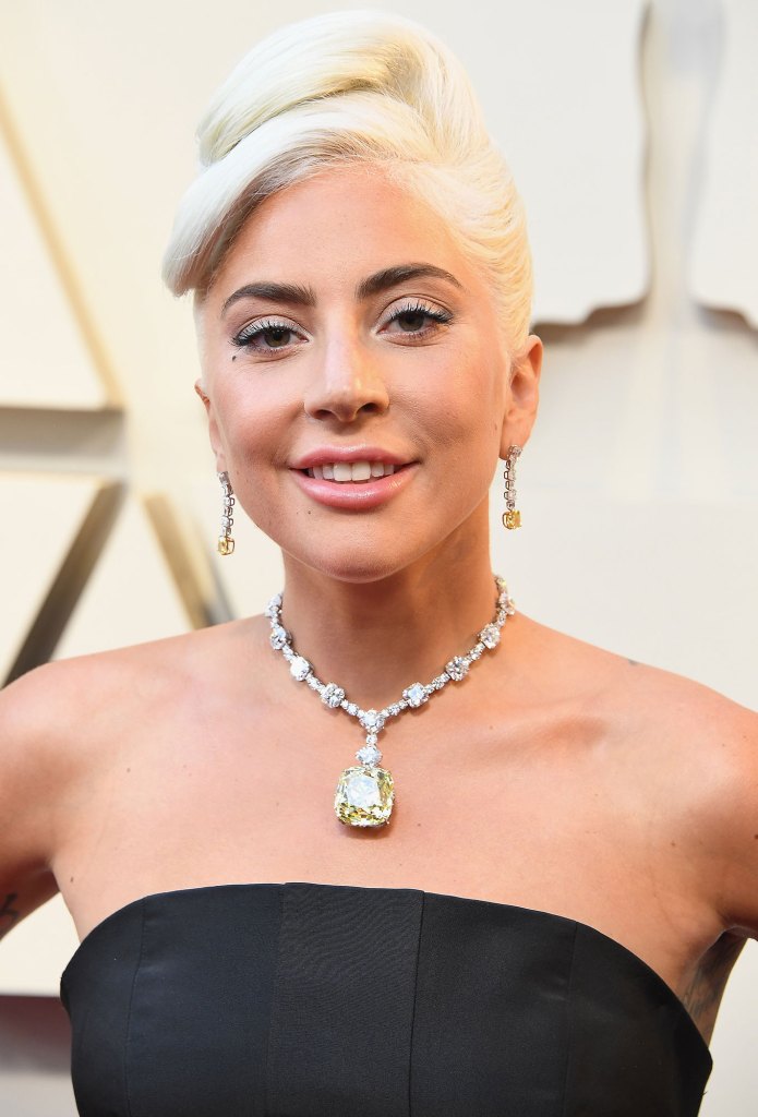 Oscars 2019: Lady Gaga's Necklace Draws 'How to Lose a Guy ...