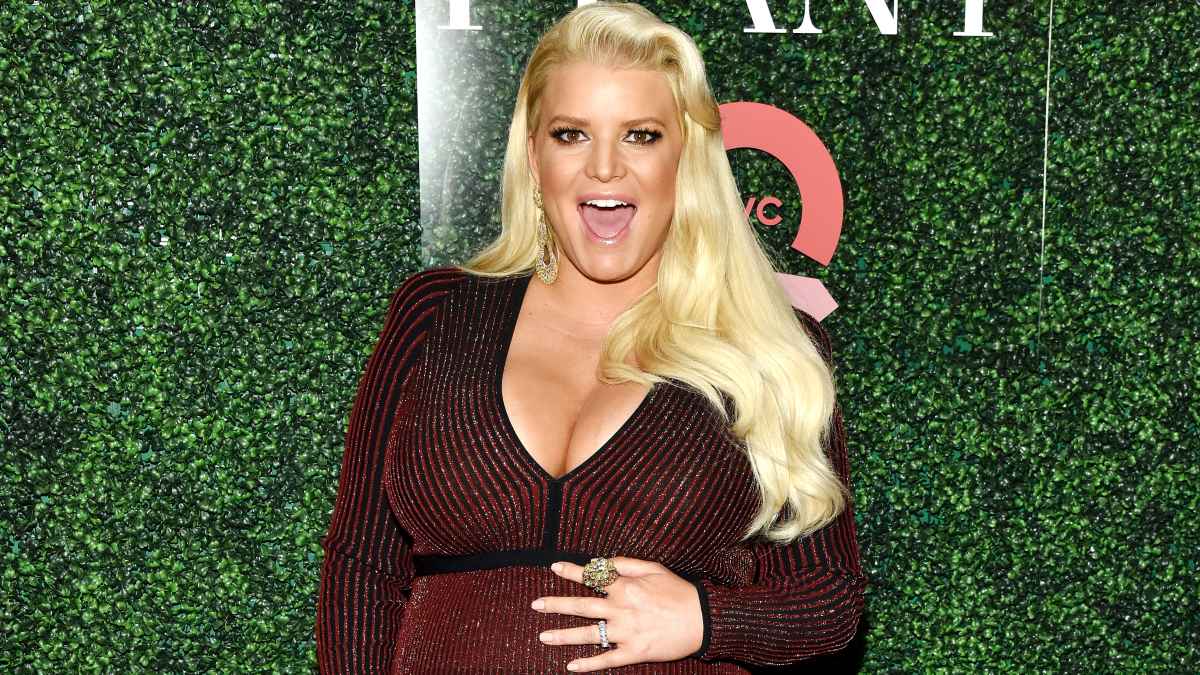 New mom Jessica Simpson launching a maternity line - Today's Parent