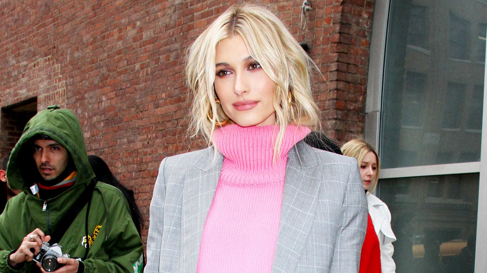 Hailey Baldwin Steps Out in Fashion's New Street Style–Approved