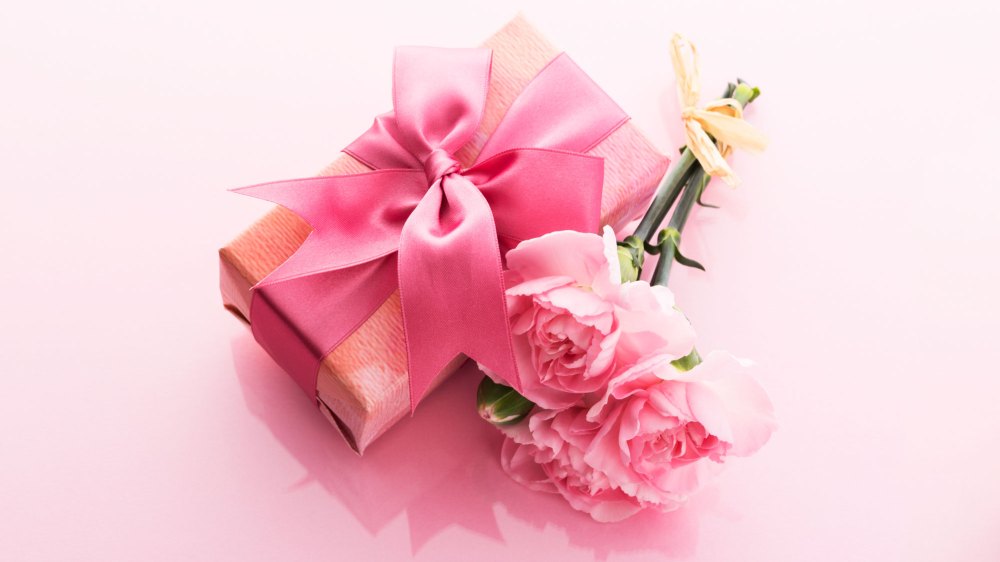Miss Moss · Gift Guide: Pink Things