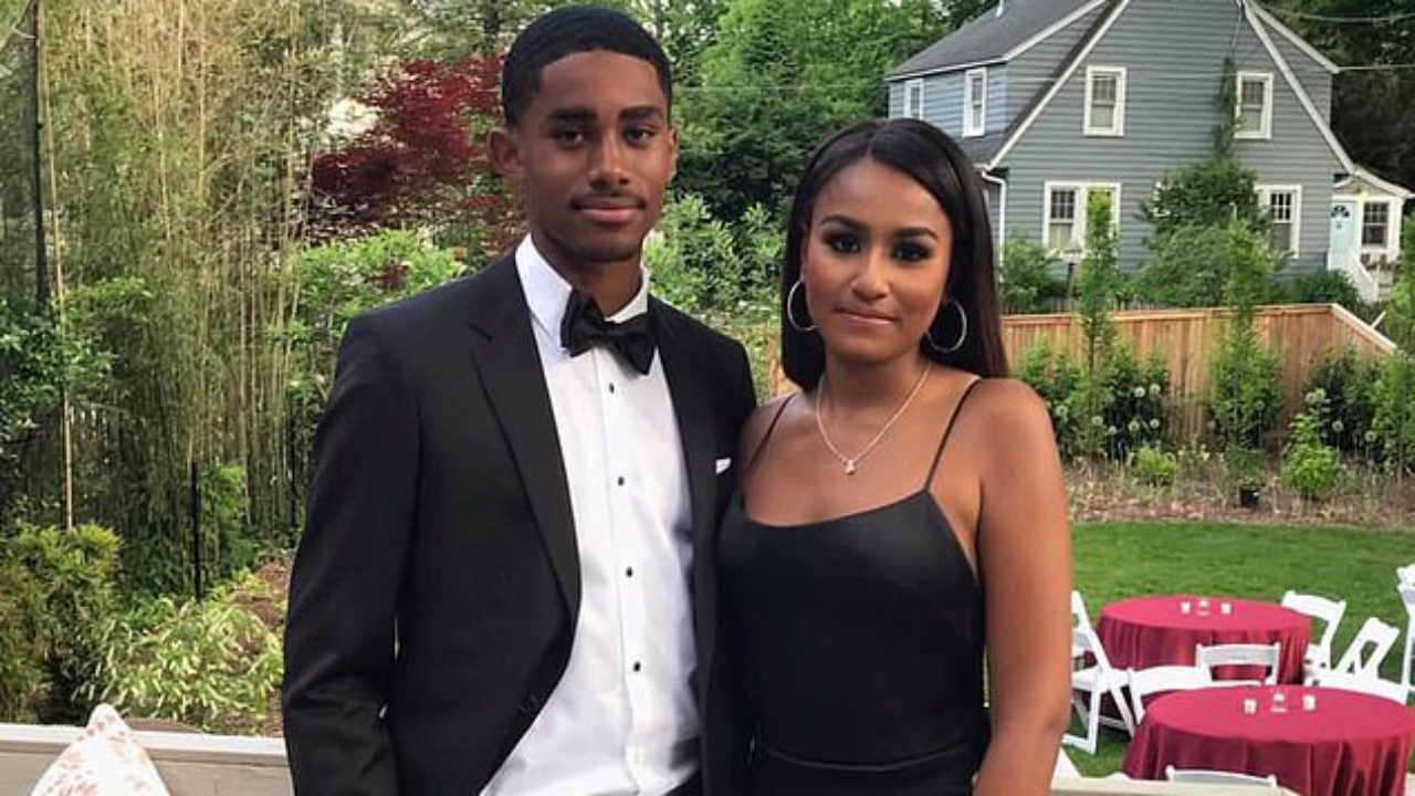 Sasha Obama Goes To Prom Takes Family Pictures With Michelle Malia   Sasha Obama Goes To Prom Michelle Obama And Malia Obama Pop In For Family Pictures 04 