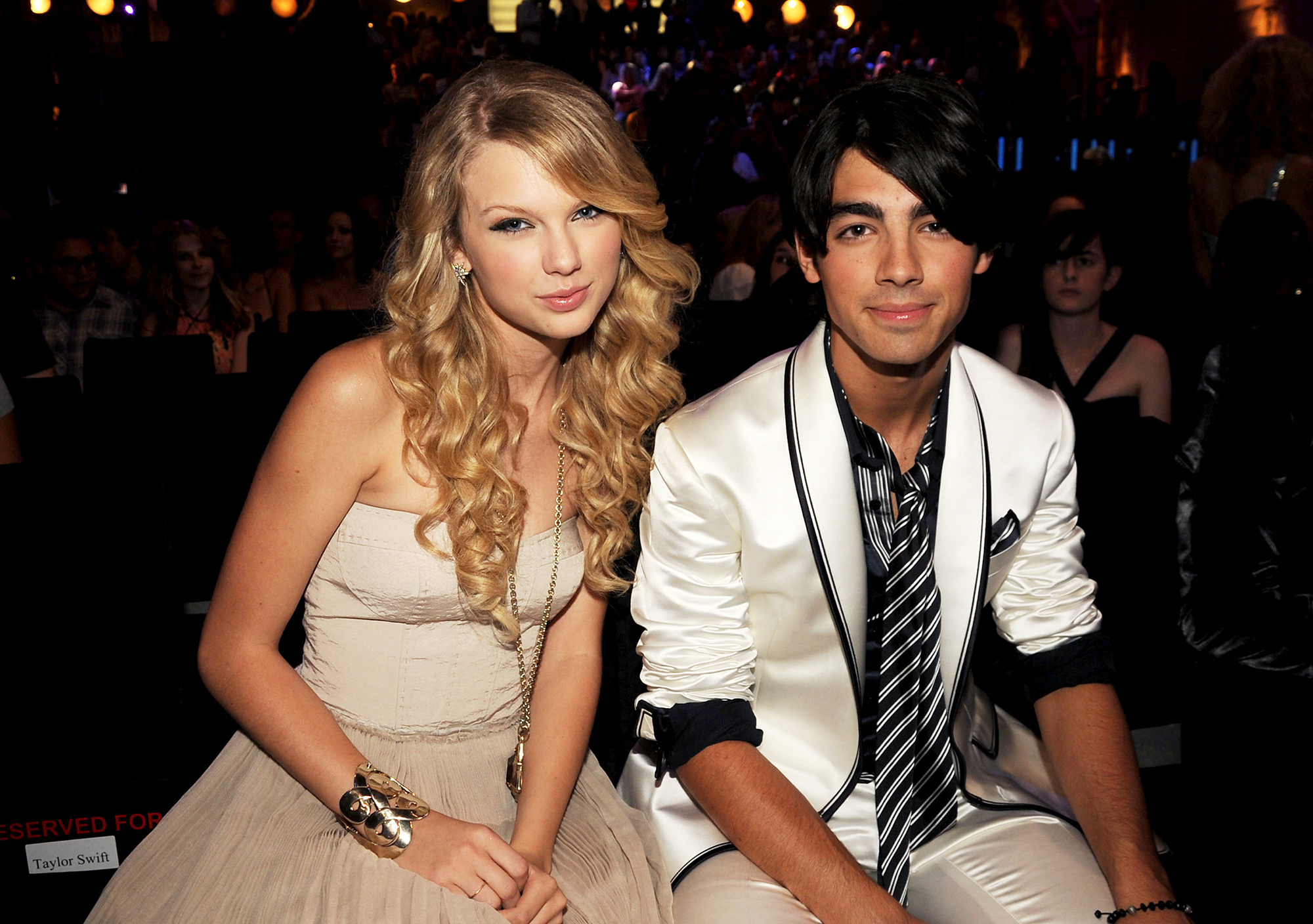 2000px x 1408px - Taylor Swift's Dating History: Timeline of Famous Exes, Boyfriends