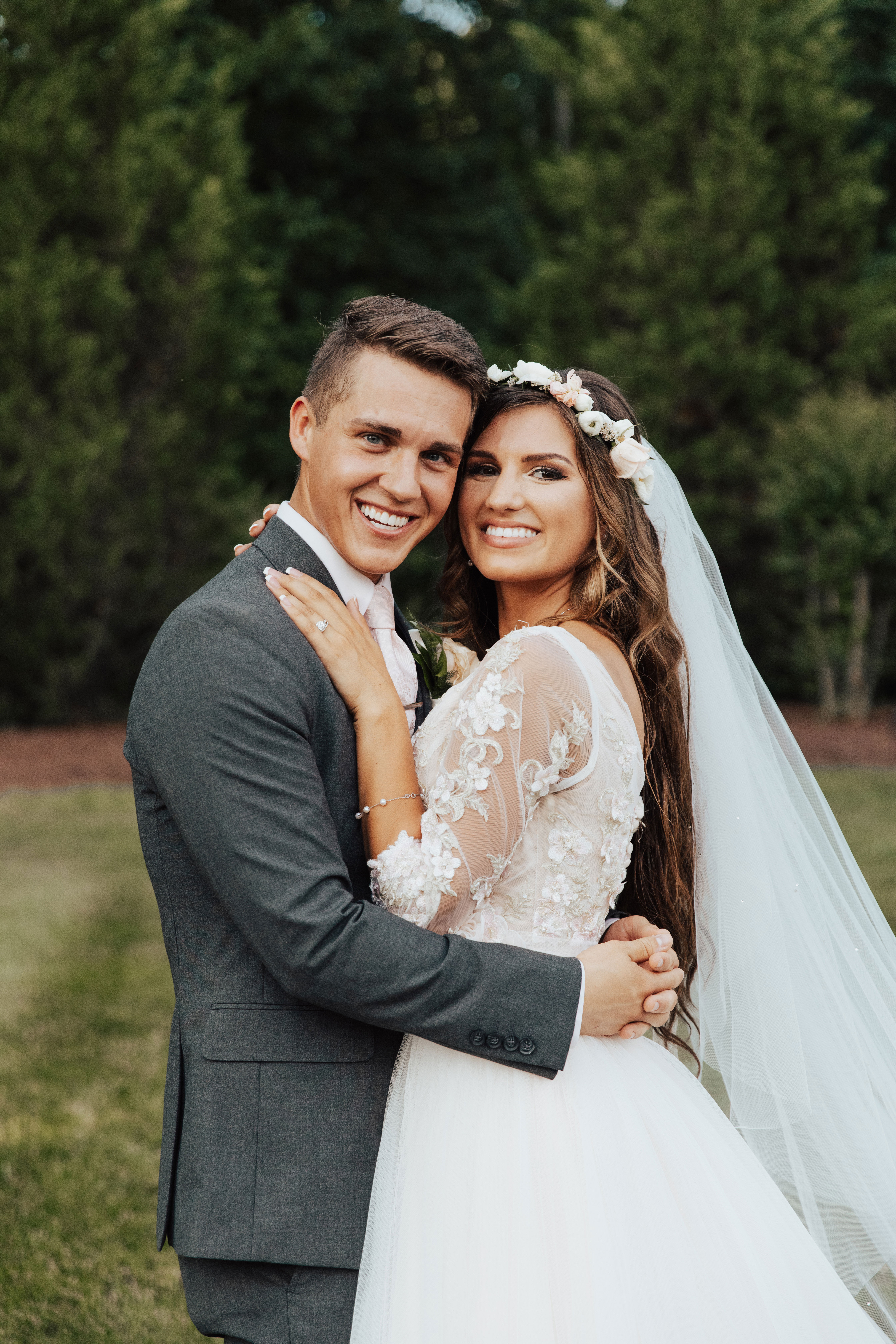 Bringing Up Bates Star Carlin Bates Marries Evan Stewart Us Weekly