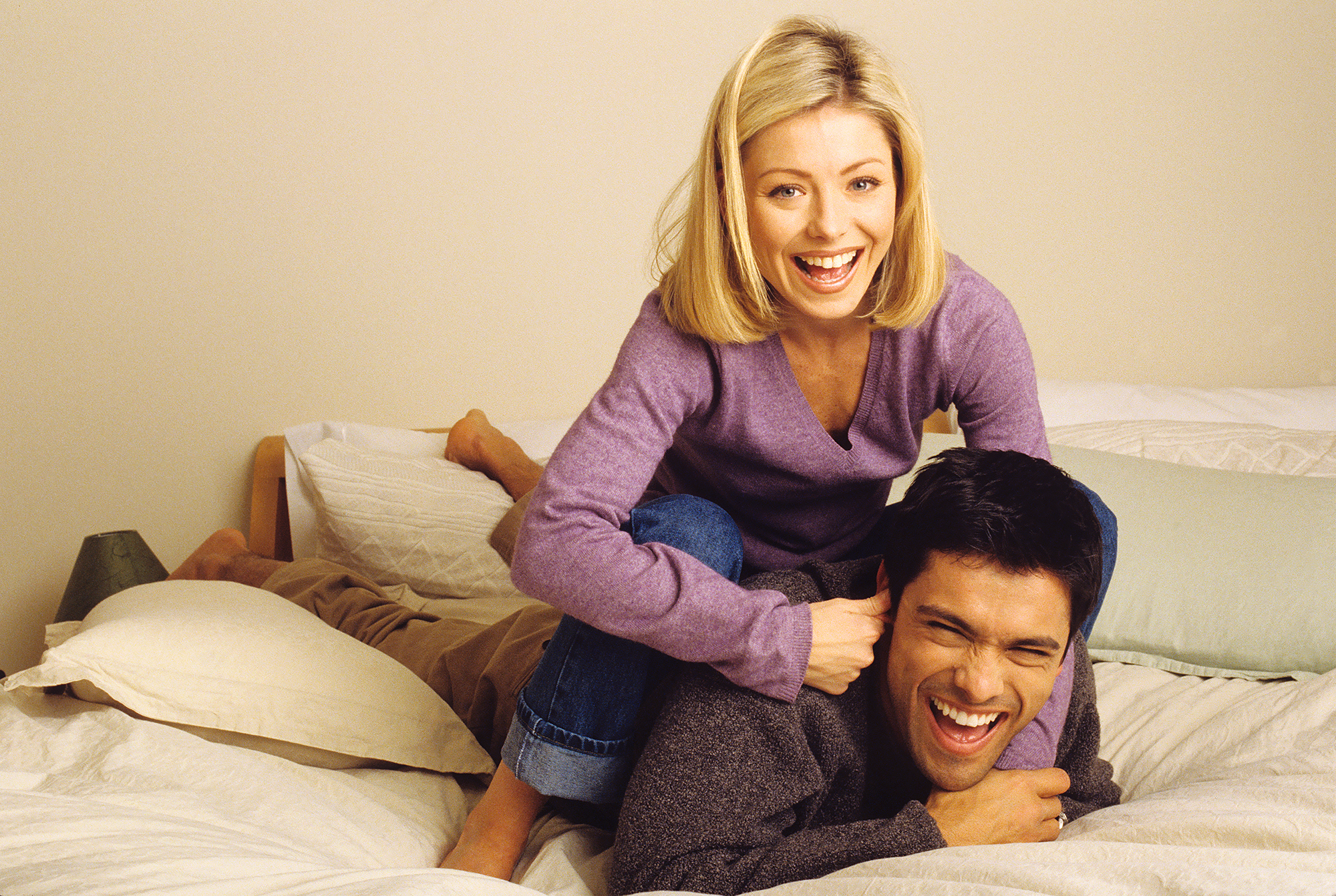 Mark Consuelos se entusiasma con la 'sexy' Kelly Ripa en su cumpleaños