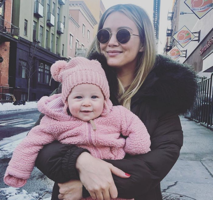 Hilary Duff’s Daughter Banks Playing in Dog’s Water Bowl: Video