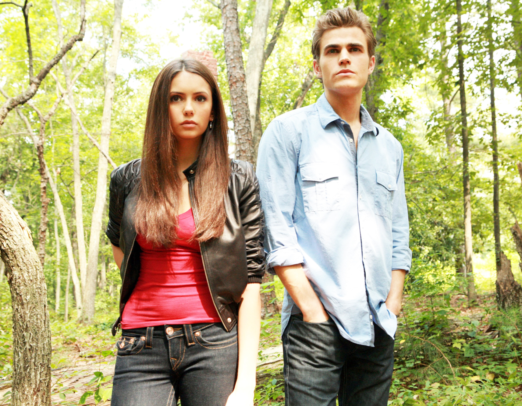Does this look like the top Elena wore in the pilot : r/TheVampireDiaries