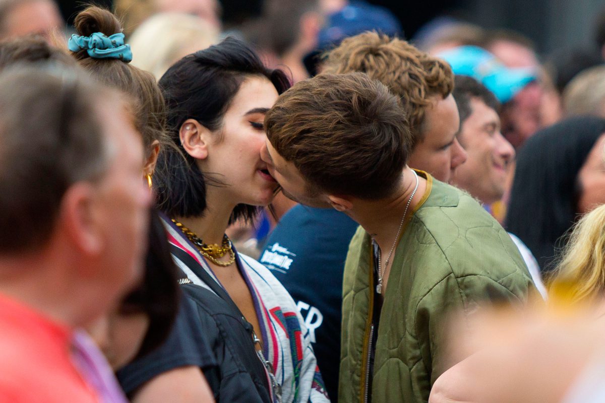 Dua Lipa, Anwar Hadid Kiss at London Music Festival: Photos