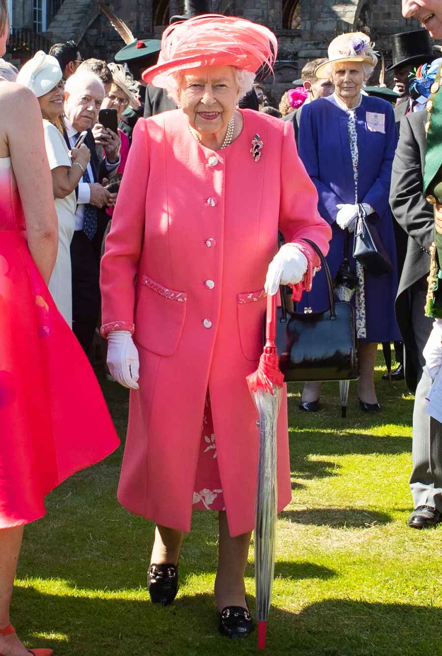 Queen Elizabeth wears fluorescent pink for Ladies Day at Ascot 2017