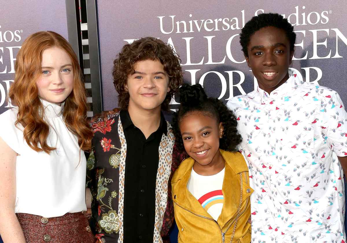 Stranger Things Priah Ferguson Doesn’t Know What A Vhs Tape Is Watch