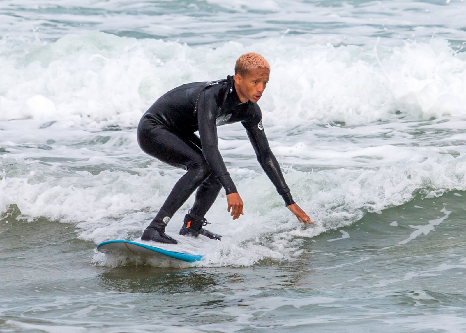 Celebrities Who Surf! See Action Shots of Jennifer Aniston, Liam ...