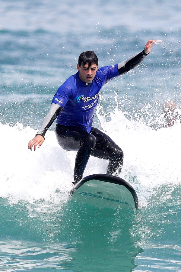 Celebrities Who Surf! See Action Shots of Jennifer Aniston, Liam ...