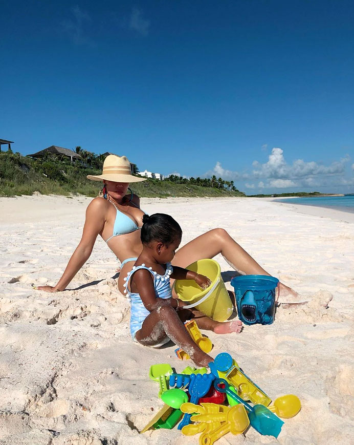 Khloe Kardashian and True On The Beach Sand Water Beach Toys Stars’ Summer 2019 Vacations