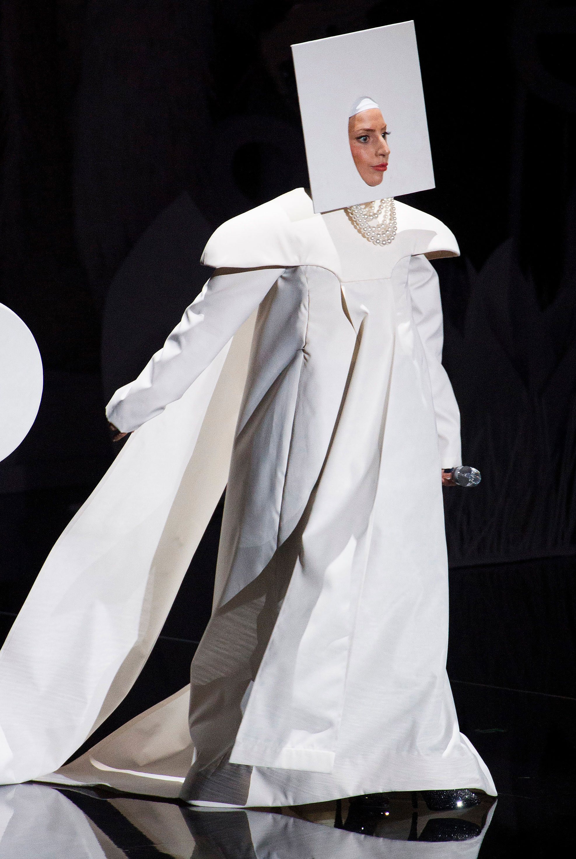 Oscars 2015: Lady Gaga's Dress Took 1,600 Hours to Make
