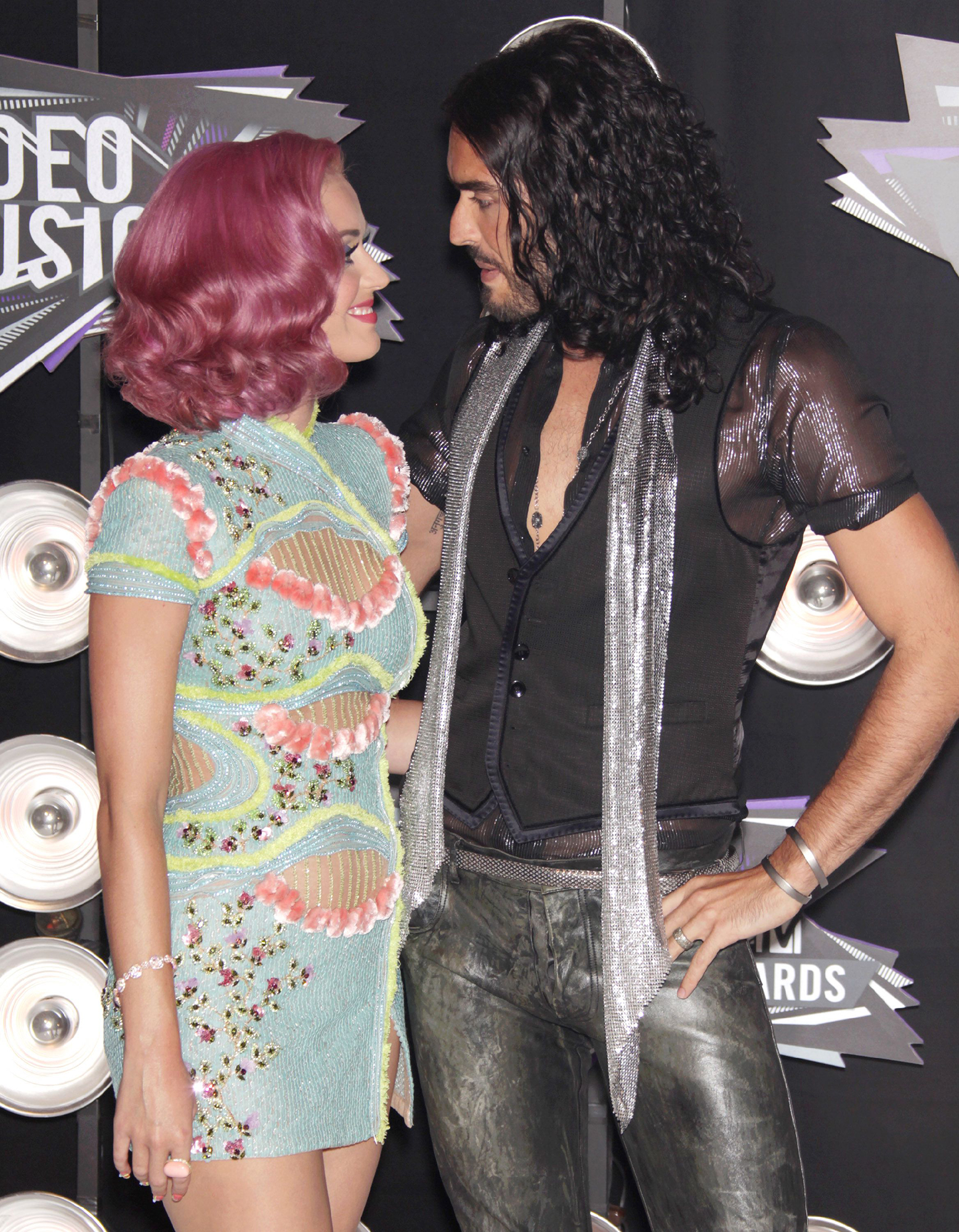 Katy Perry and Orlando Bloom, More Stars Pack on PDA at VMAs Over the Years