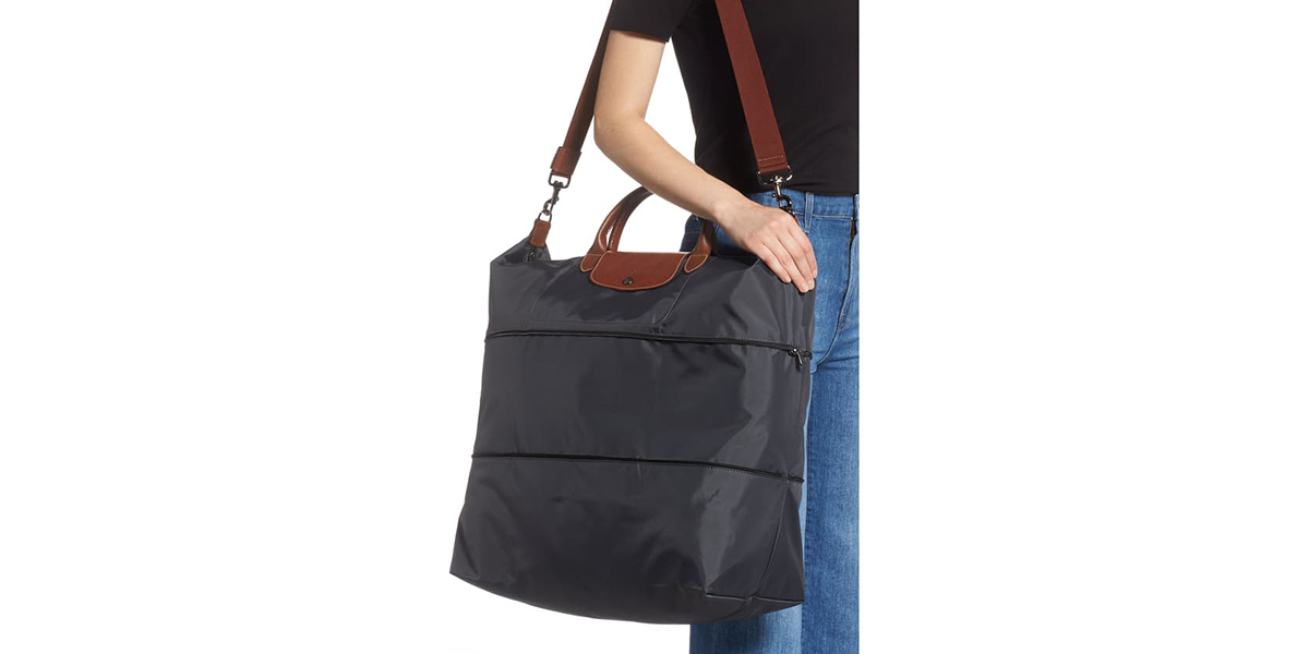 Review: Longchamp Weekender—Le Pliage Expandable Travel Duffel Bag - Elle  Blogs