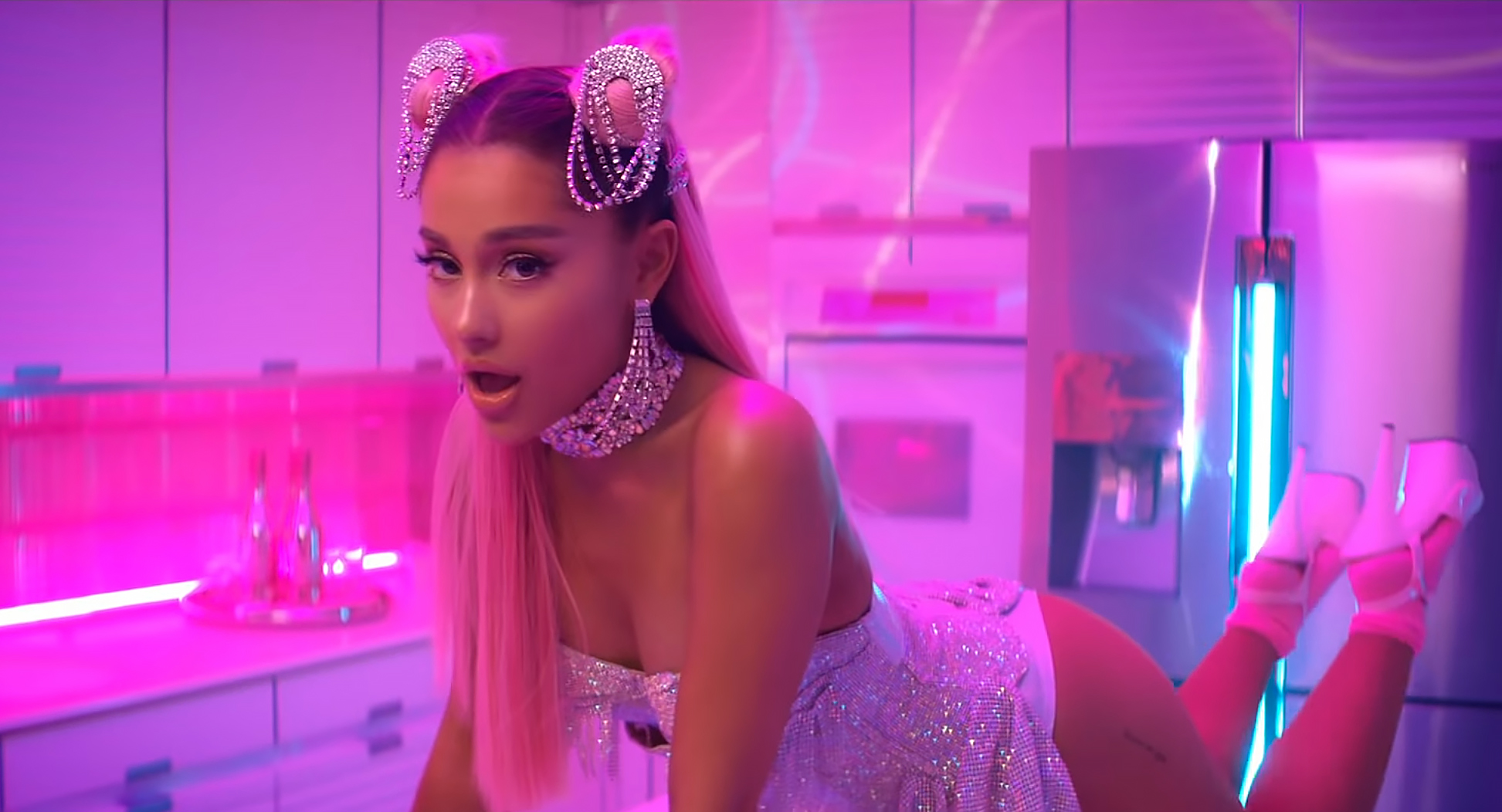 7 rings ariana grande is about