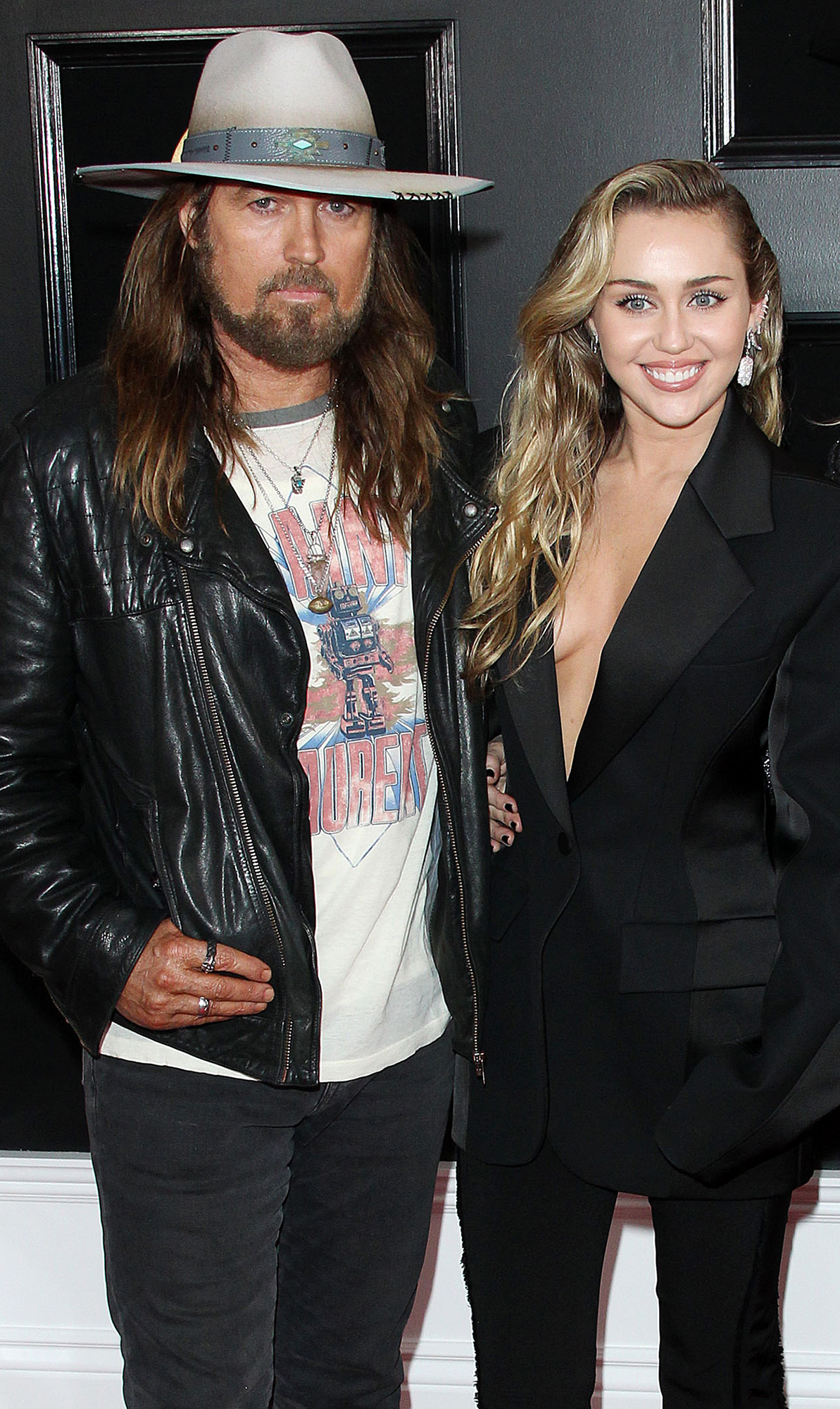 Miley Cyrus Trolls Dad Billy Ray Cyrus For Blurry