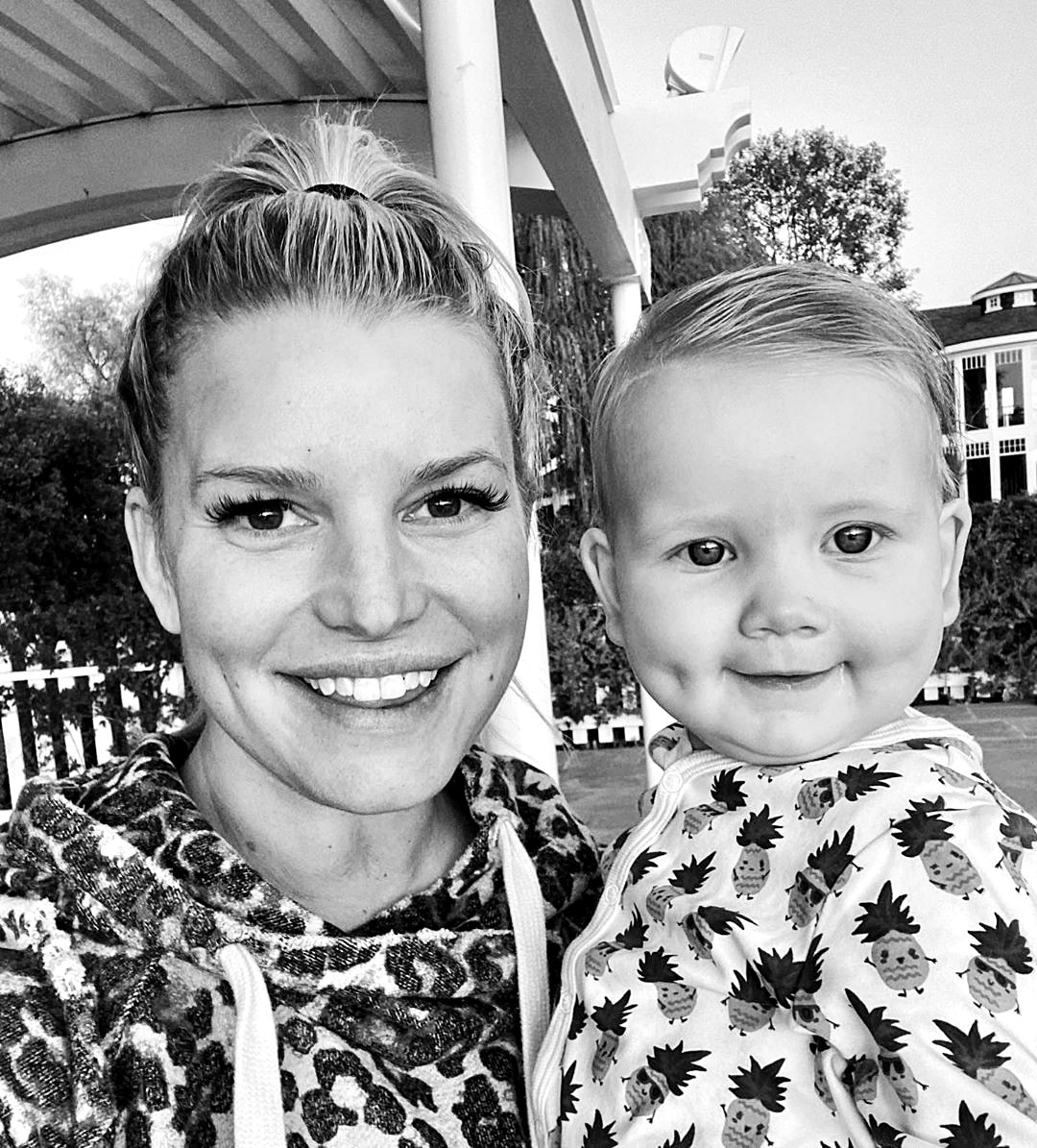 Jessica Simpson Shared the Sweetest Selfie With Her Look-Alike Daughter  Birdie