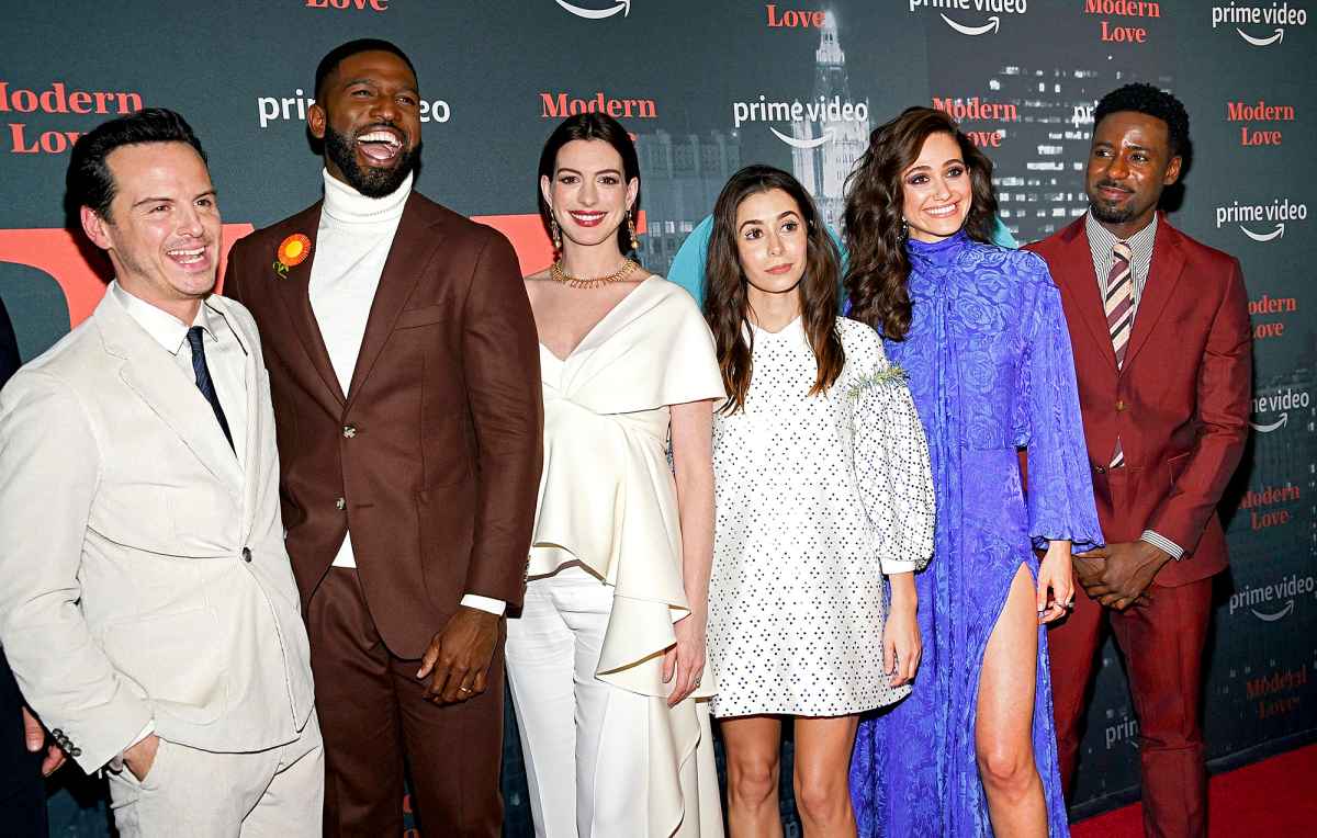 Pregnant Anne Hathaway Cradles Baby Bump on Red Carpet: Pics