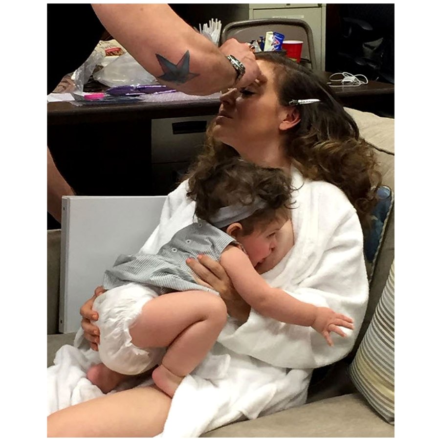 Alyssa Milano Brestfeeding