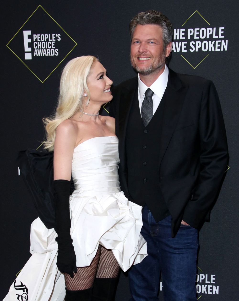 Gwen Stefani Sweetly Cheers on Blake Shelton 2019 CMA Awards